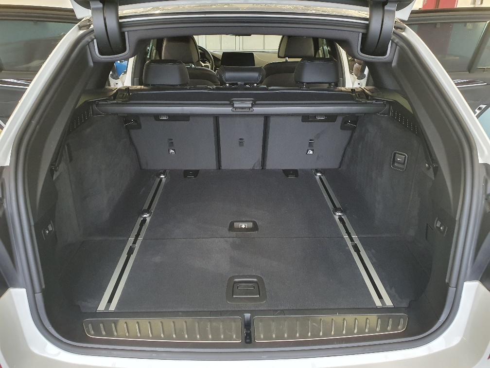 BMW 540i xDrive Touring Sport Line Steptronic-image-4