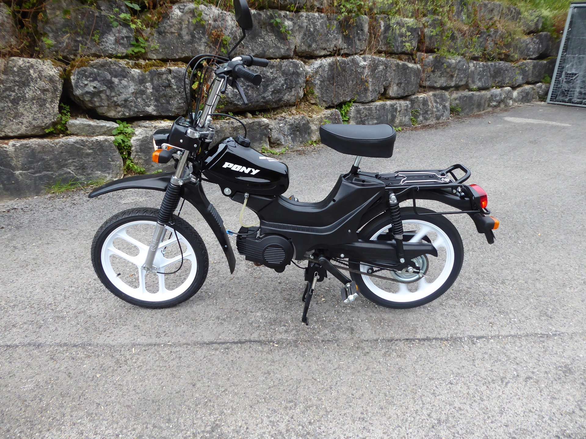 PONY 521 Cross-showroom-element-2