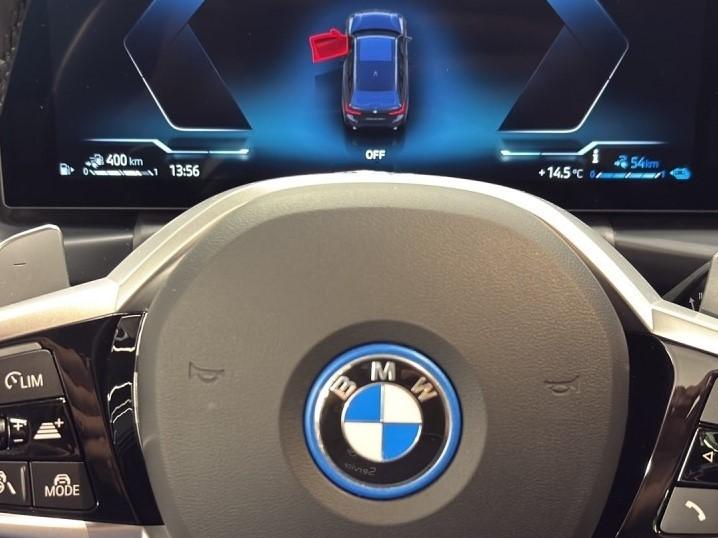 BMW 330e xDrive Touring M Sport-image-12