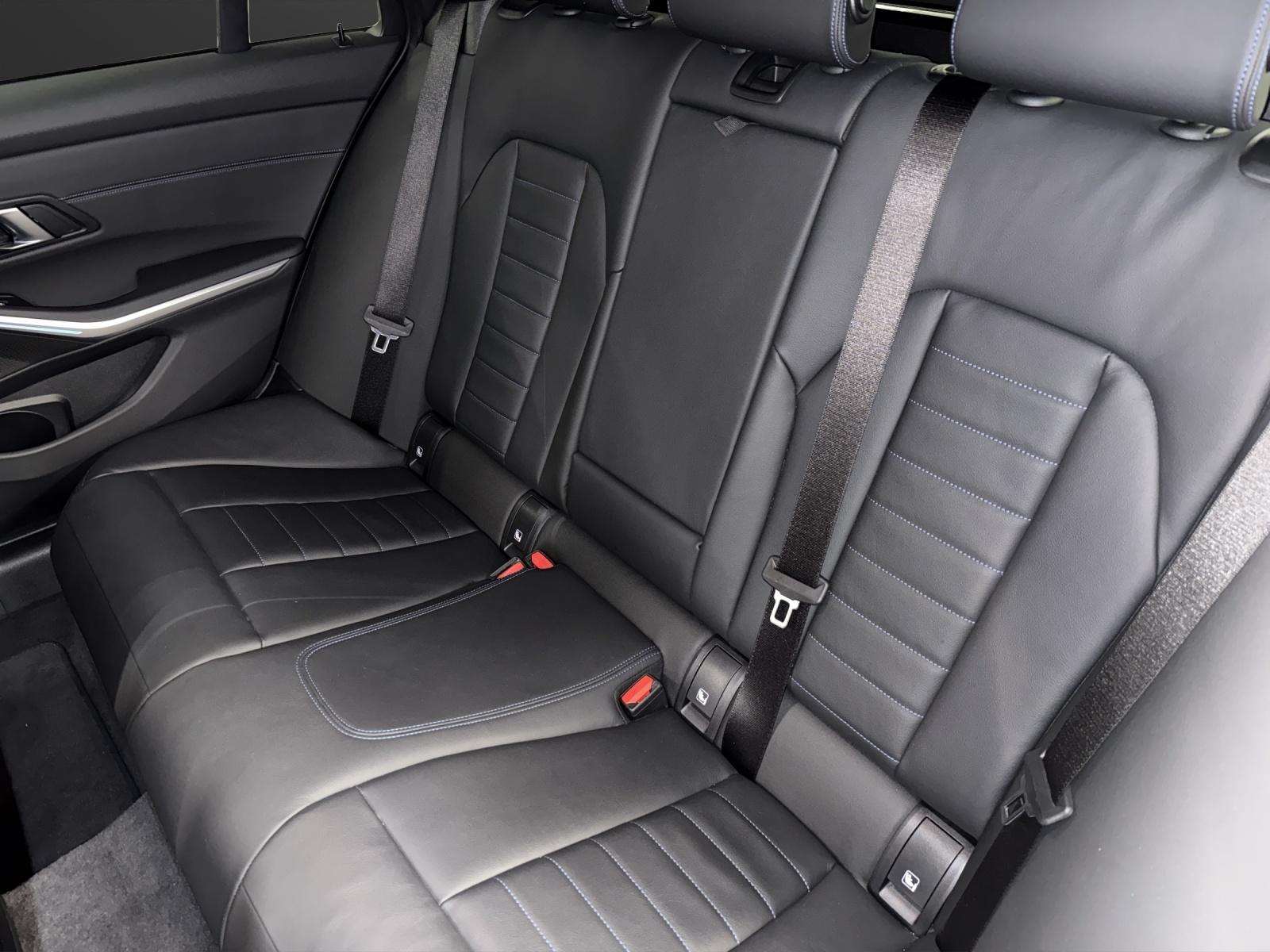 BMW 330e xDrive Touring M Sport-image-15