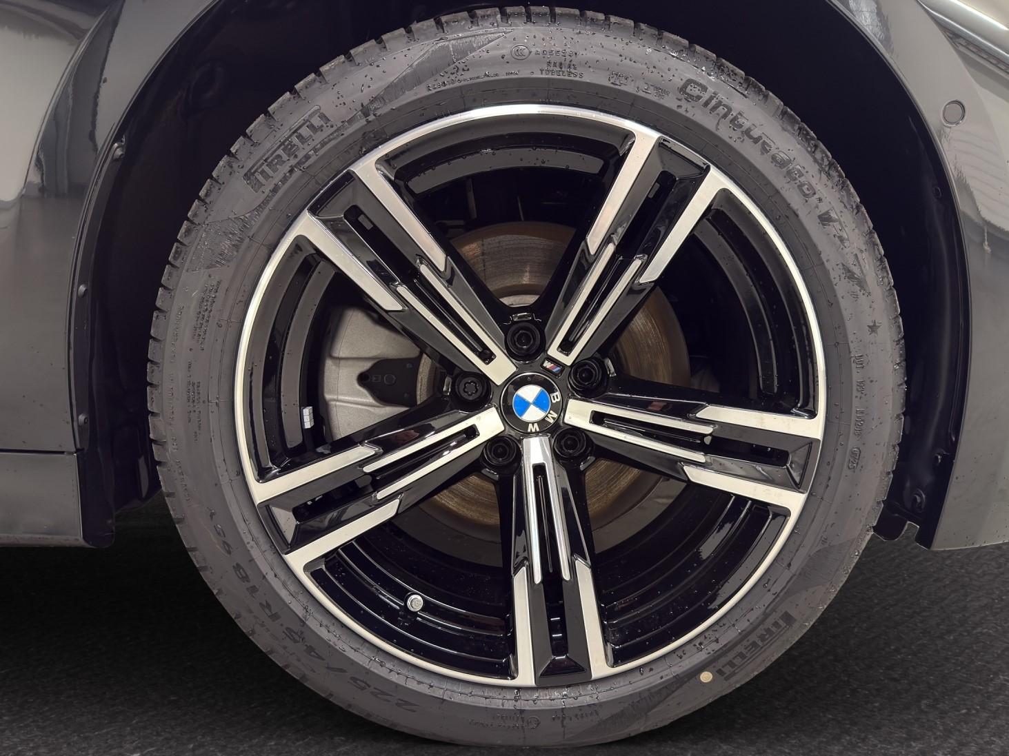 BMW 330e xDrive Touring M Sport-image-11
