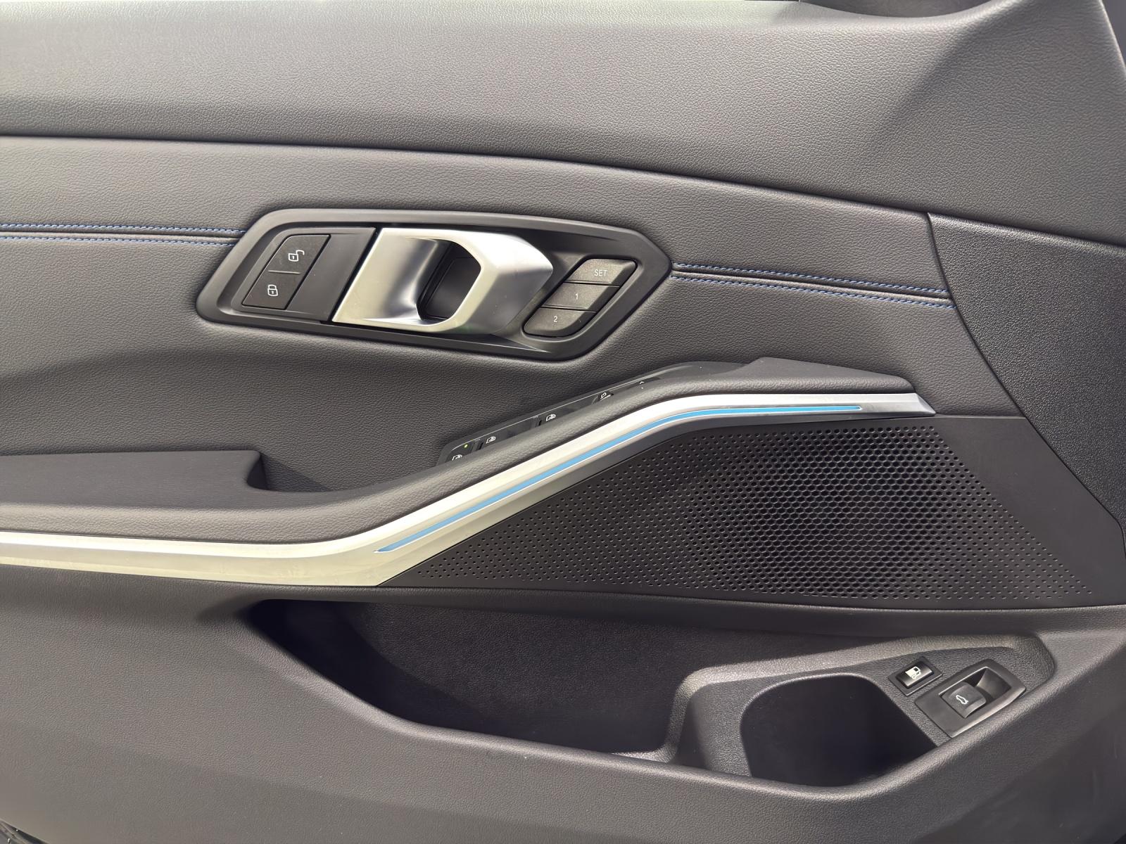 BMW 330e xDrive Touring M Sport-image-14