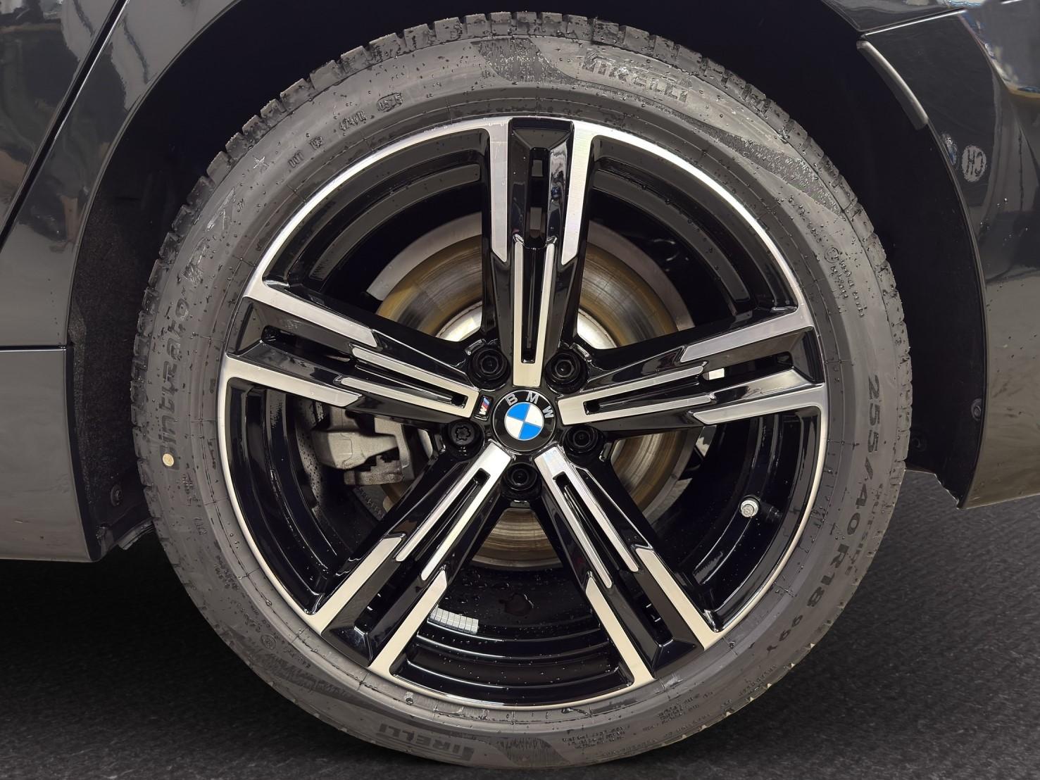 BMW 330e xDrive Touring M Sport-image-9