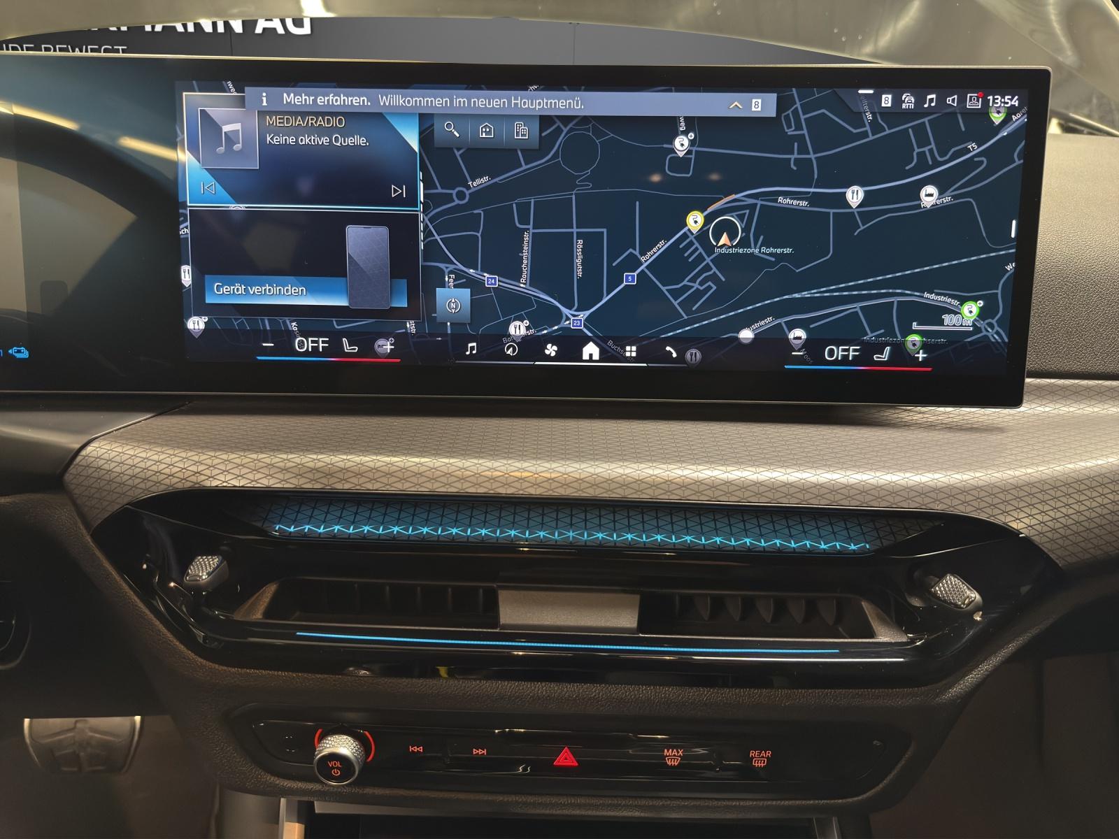 BMW 330e xDrive Touring M Sport-image-17