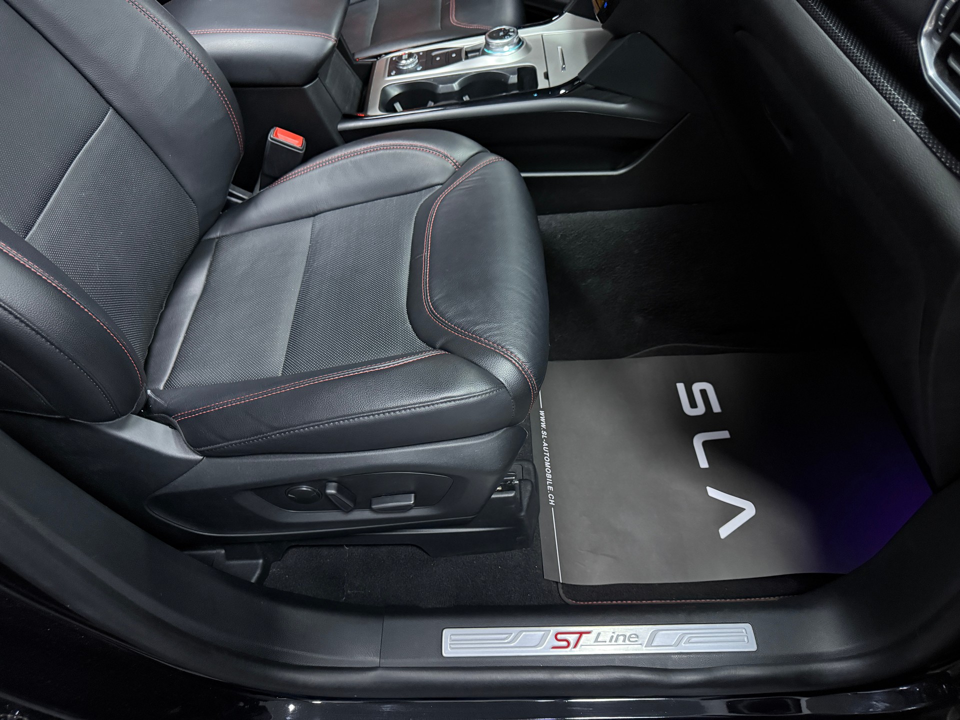 FORD Explorer 3.0 EcoB. Plug-in-Hybrid ST-Line 4WD Aut. / CH Fz 1 Hand / Vollausstattung / 7 Sitz-image-16