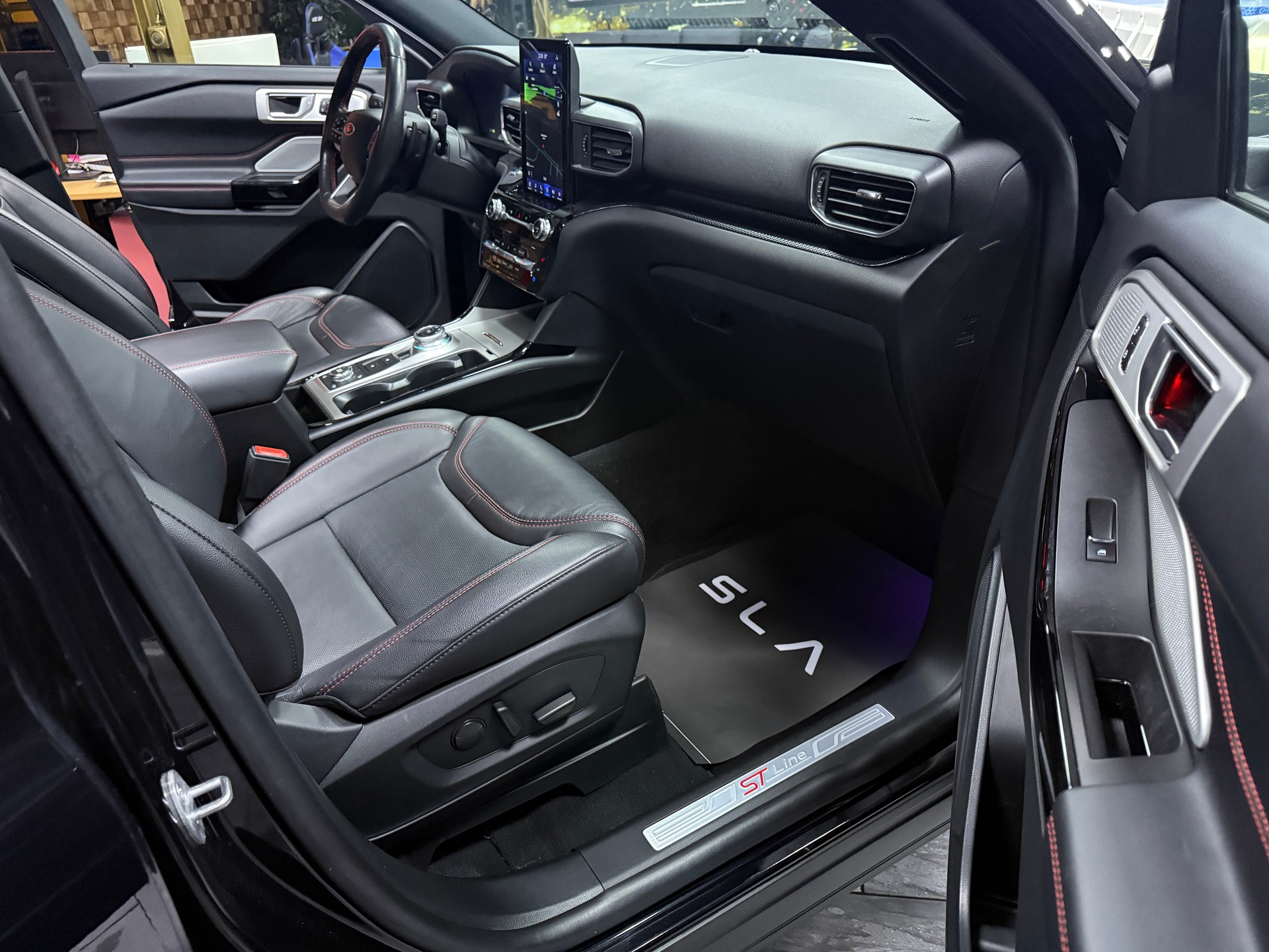 FORD Explorer 3.0 EcoB. Plug-in-Hybrid ST-Line 4WD Aut. / CH Fz 1 Hand / Vollausstattung / 7 Sitz-image-14