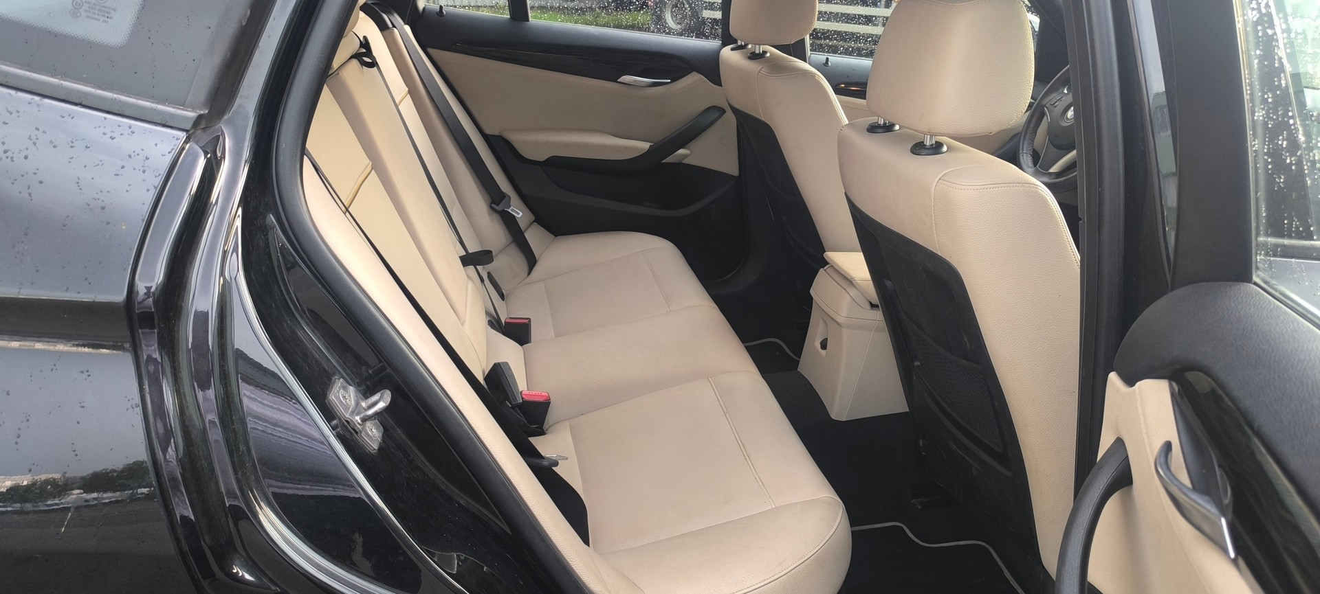BMW X1 sDrive 20d-image-15