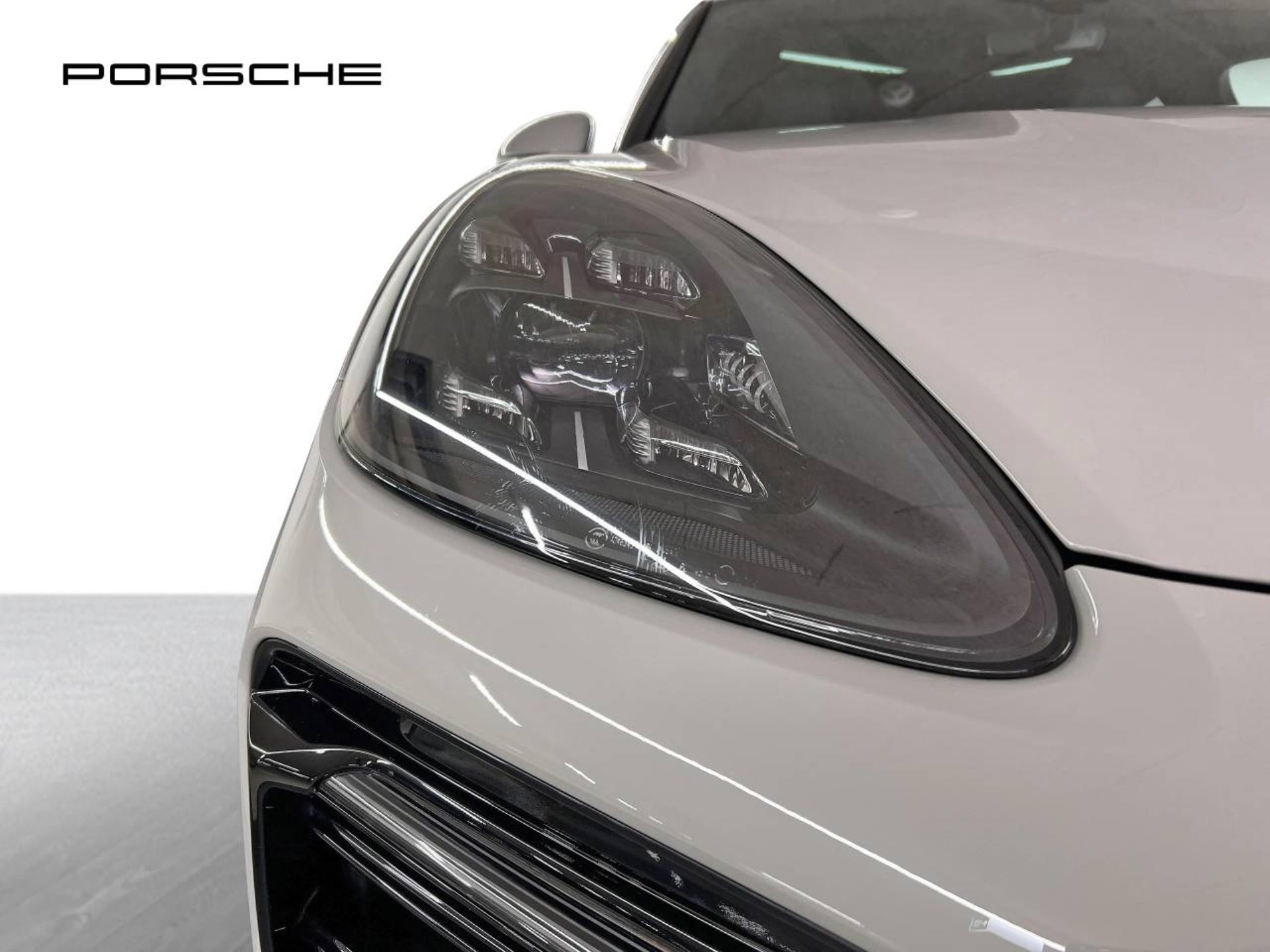 PORSCHE Cayenne GTS Coupé-image-11