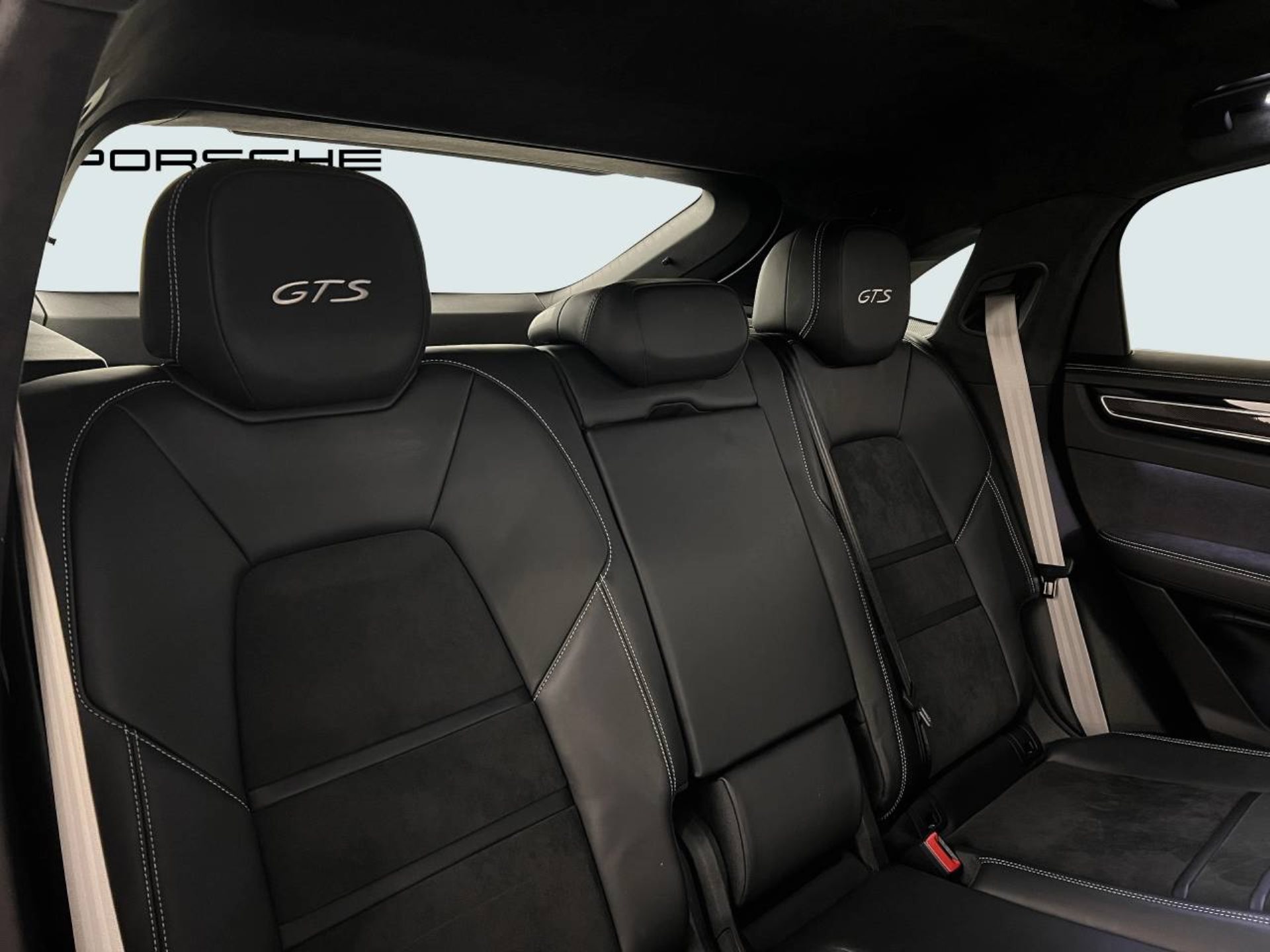 PORSCHE Cayenne GTS Coupé-image-23
