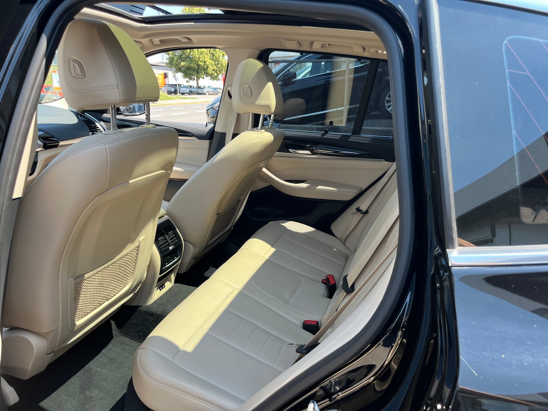BMW X3 xDrive 20i Luxury Line Steptronic+++ANHÄNGERKUPPLUNG 2400KG+++PANORAMA+++TOP AUSTATTUNG+++-image-9