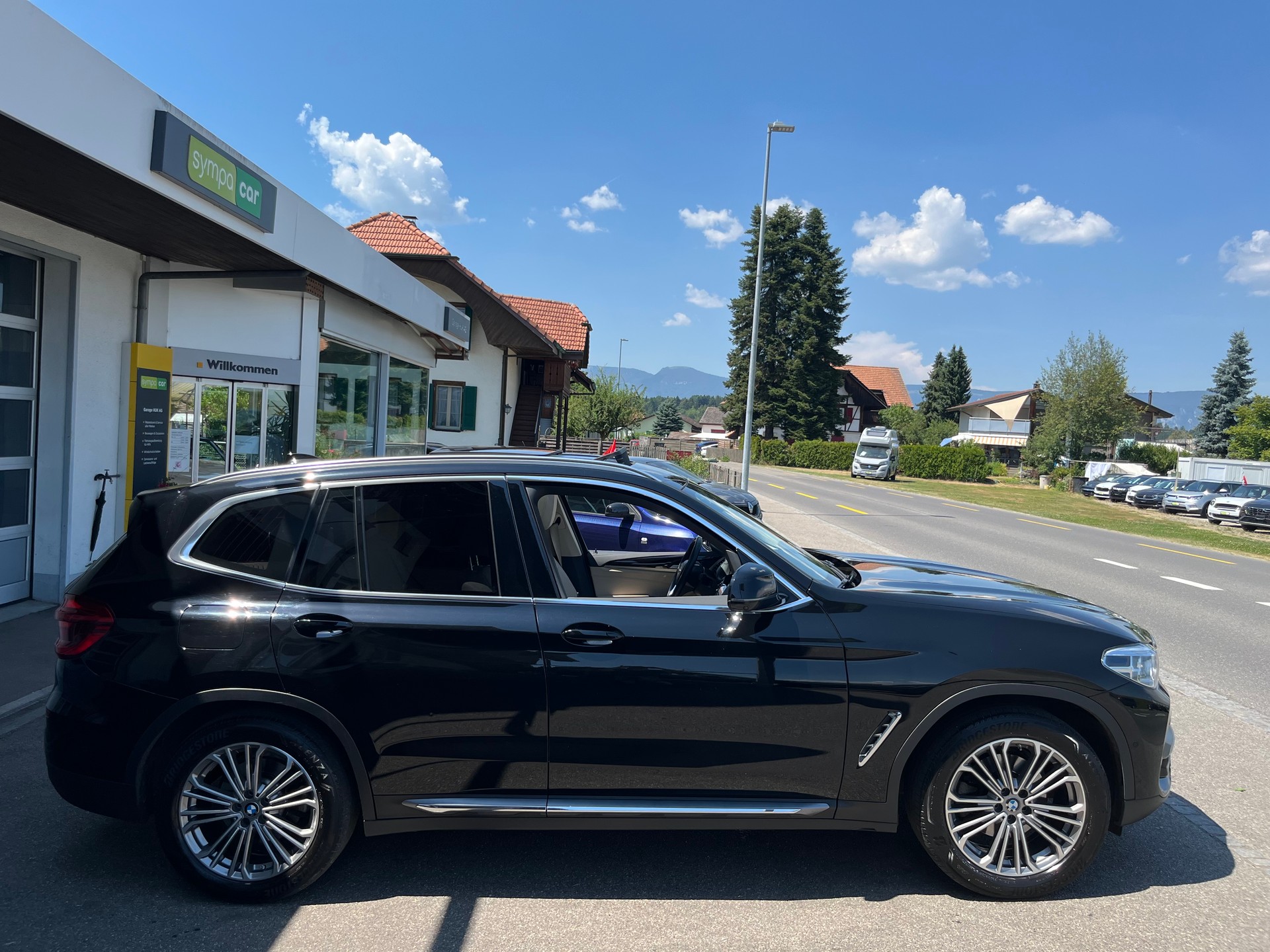 BMW X3 xDrive 20i Luxury Line Steptronic+++ANHÄNGERKUPPLUNG 2400KG+++PANORAMA+++TOP AUSTATTUNG+++-showroom-element-3