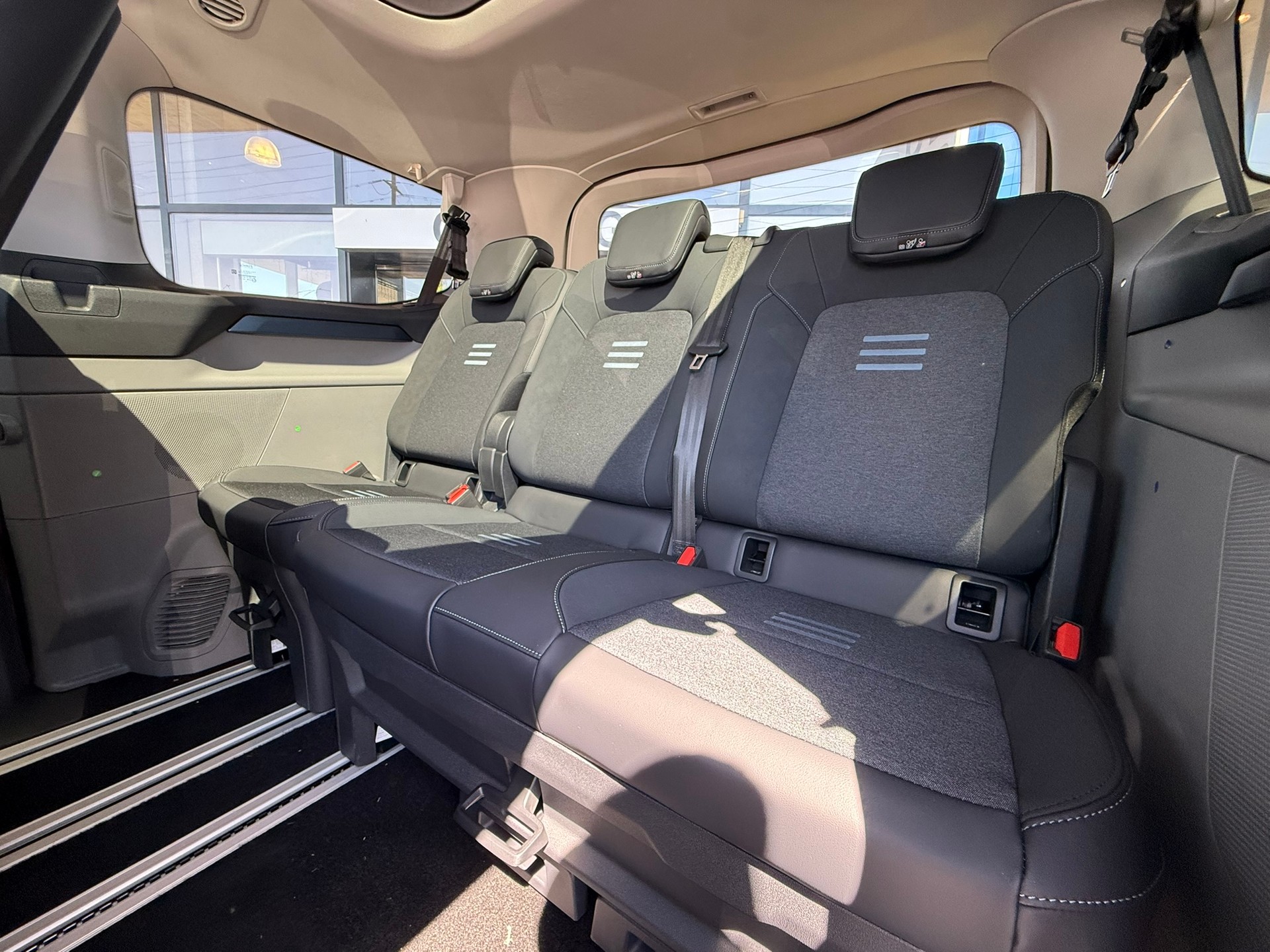 FORD Tourneo Bus 340 L1H1 65kWh Active - Spezialpreis NUR GÜLTIG MIT FORD VERSICHERUNG!-image-8
