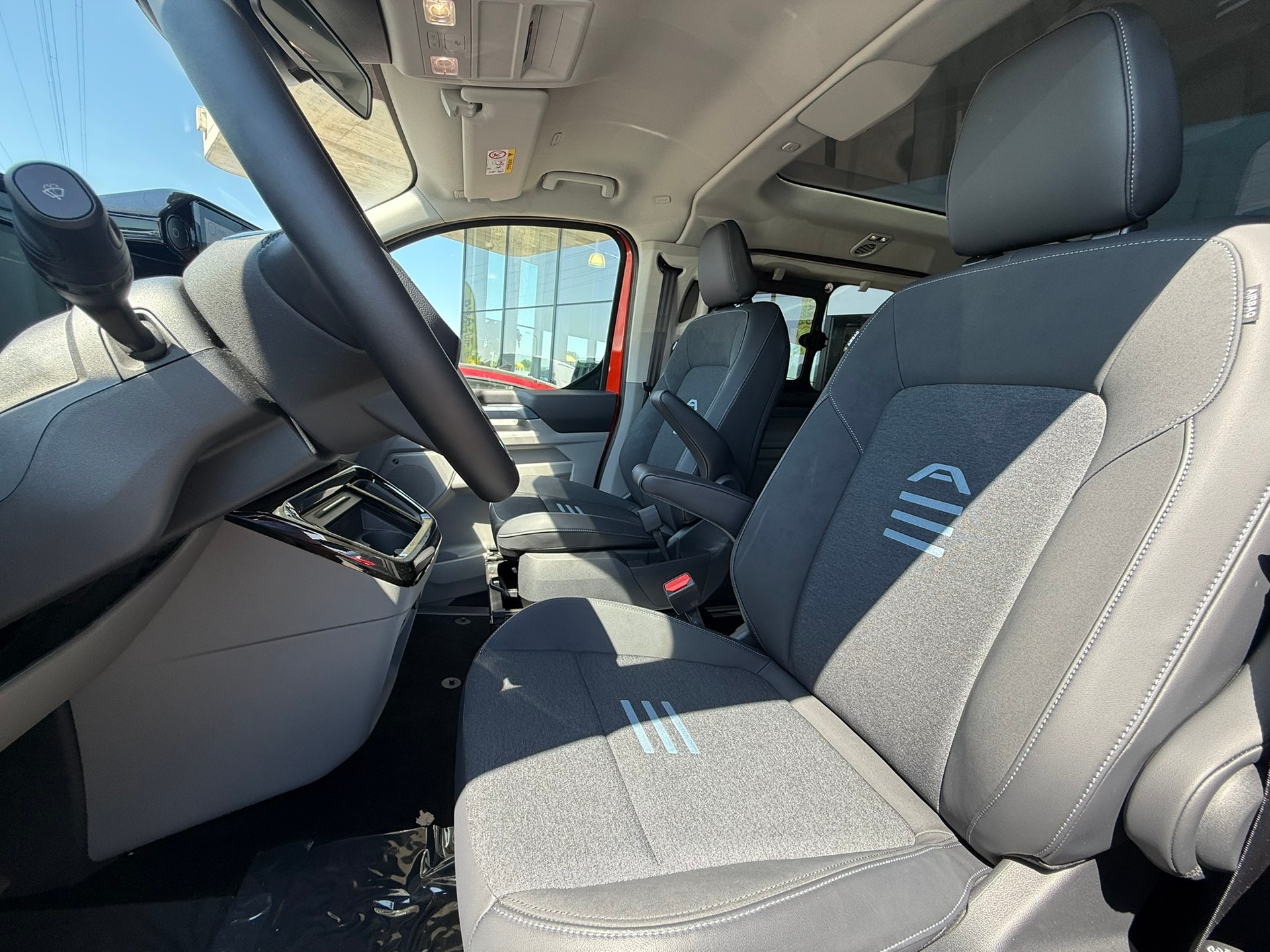 FORD Tourneo Bus 340 L1H1 65kWh Active - Spezialpreis NUR GÜLTIG MIT FORD VERSICHERUNG!-image-6