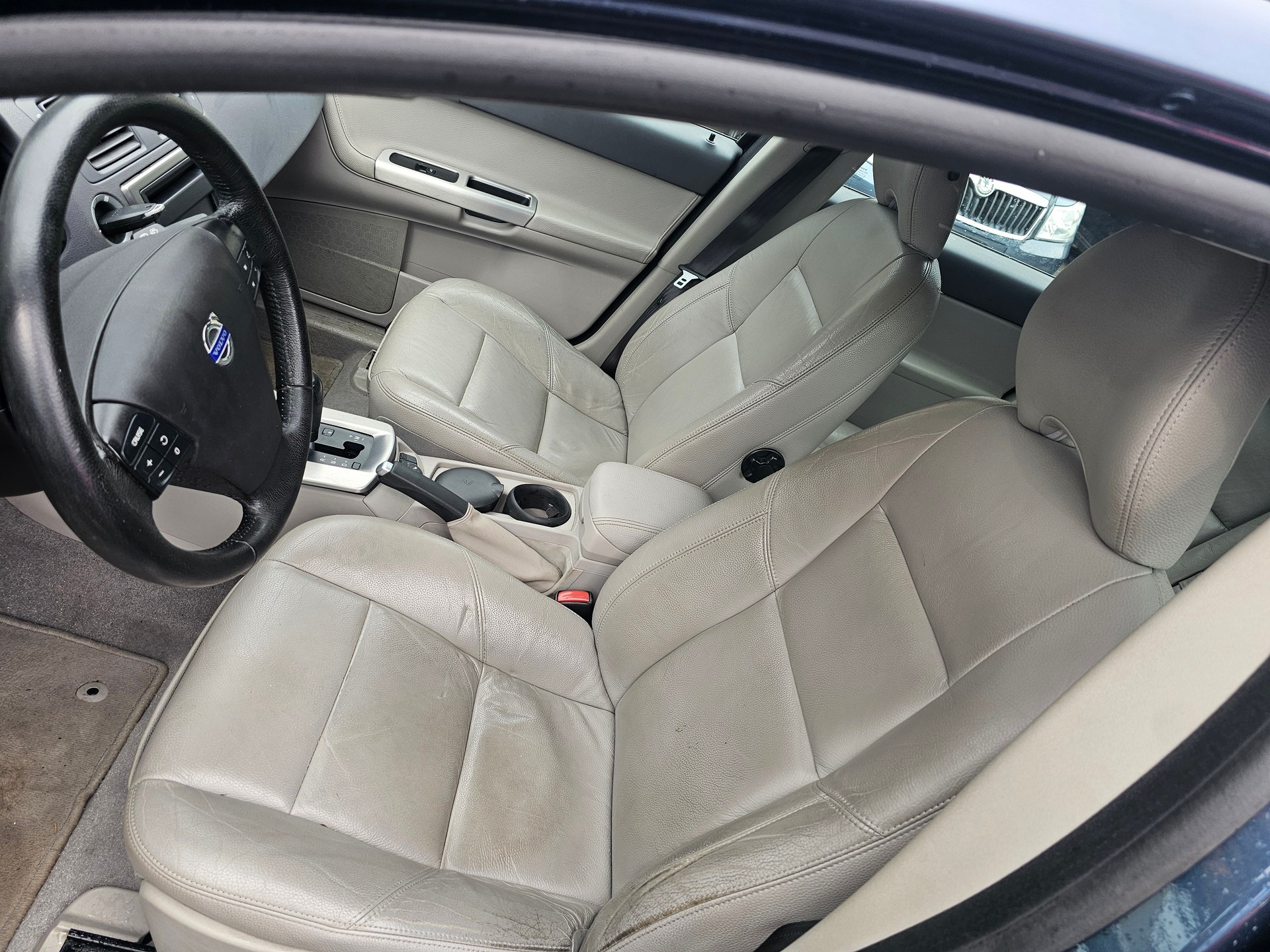 VOLVO V50 2.4I Momentum-image-6