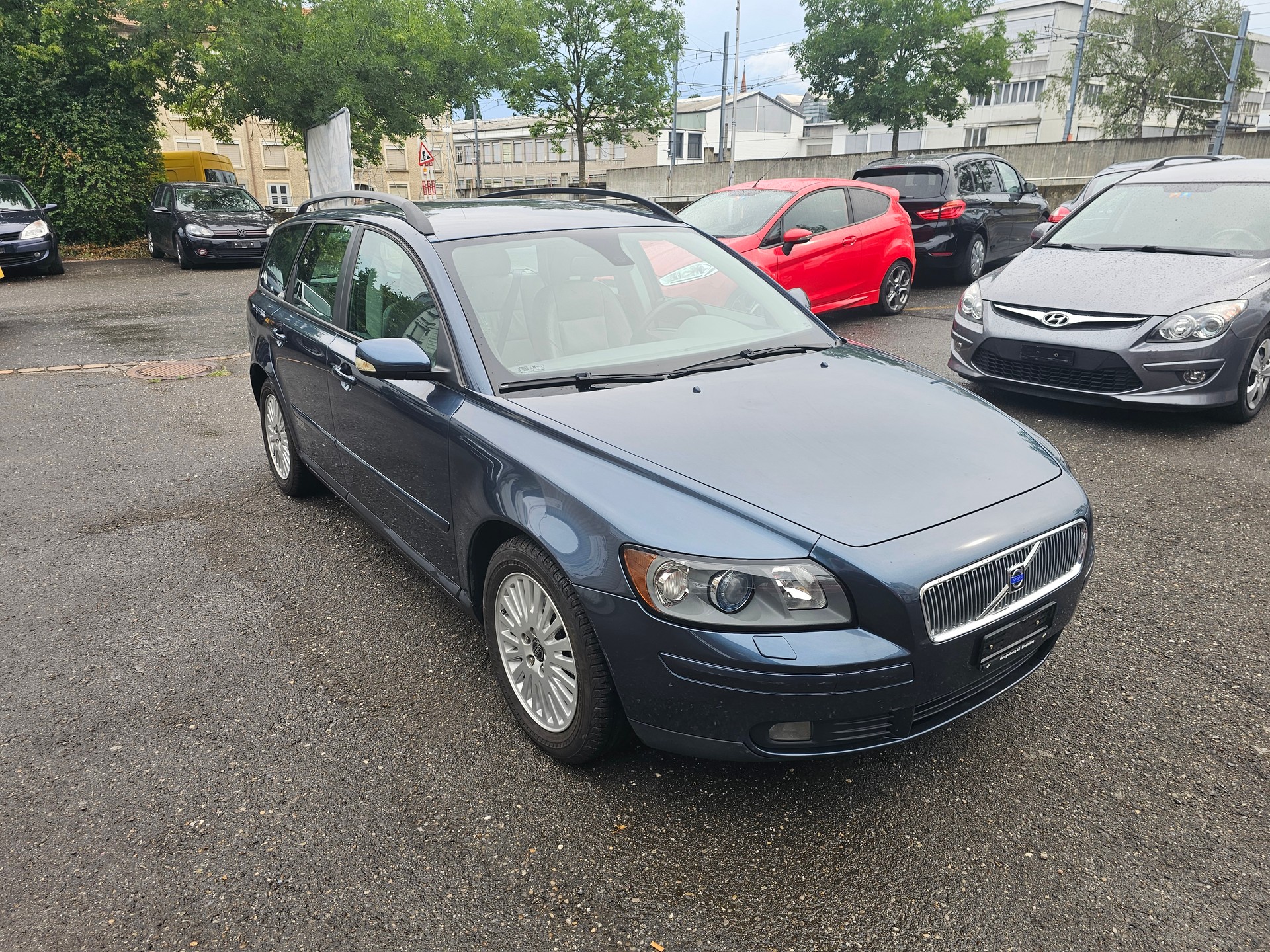 VOLVO V50 2.4I Momentum-image-1