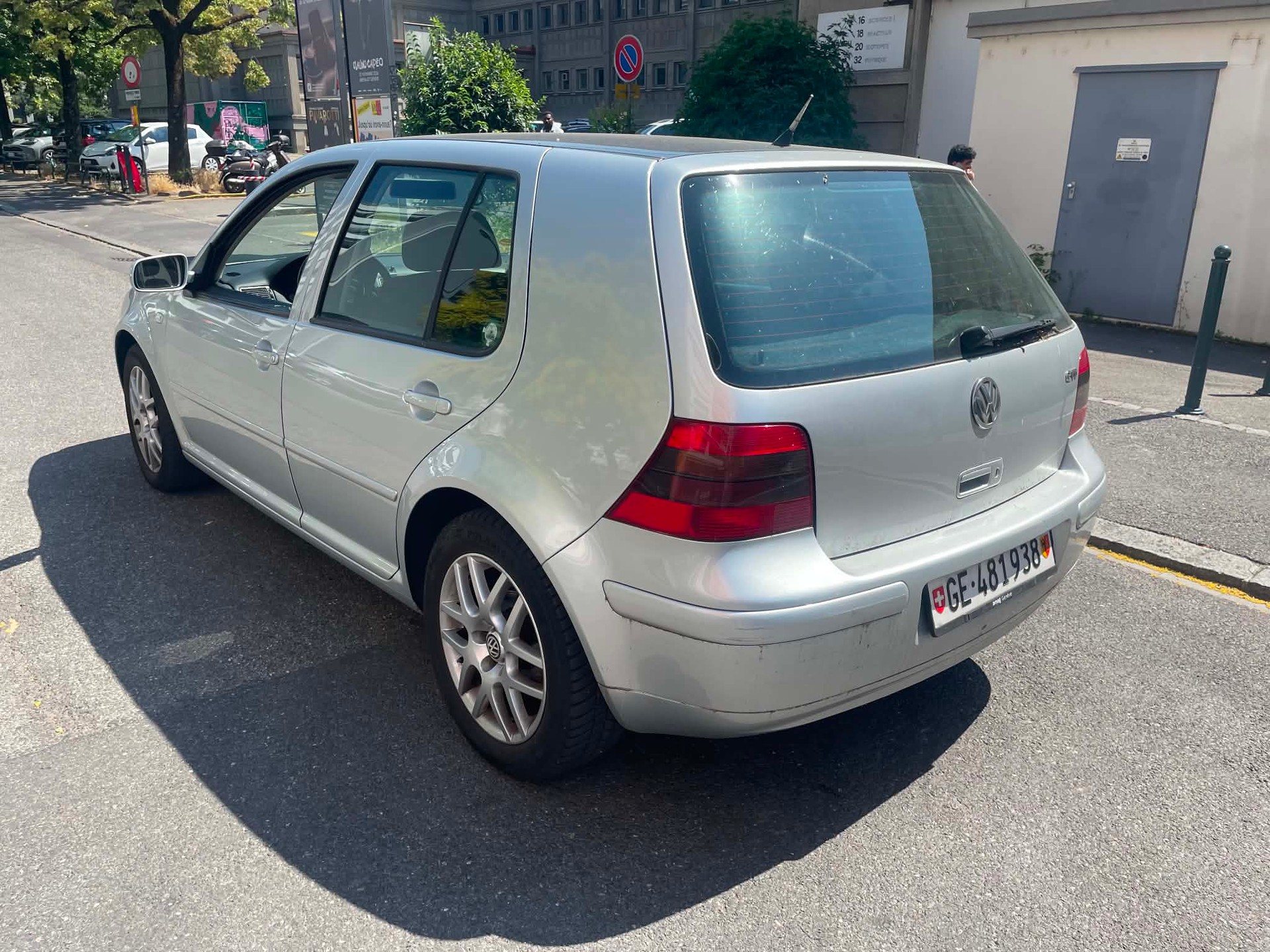 VW Golf 1.8 T GTI-image-6