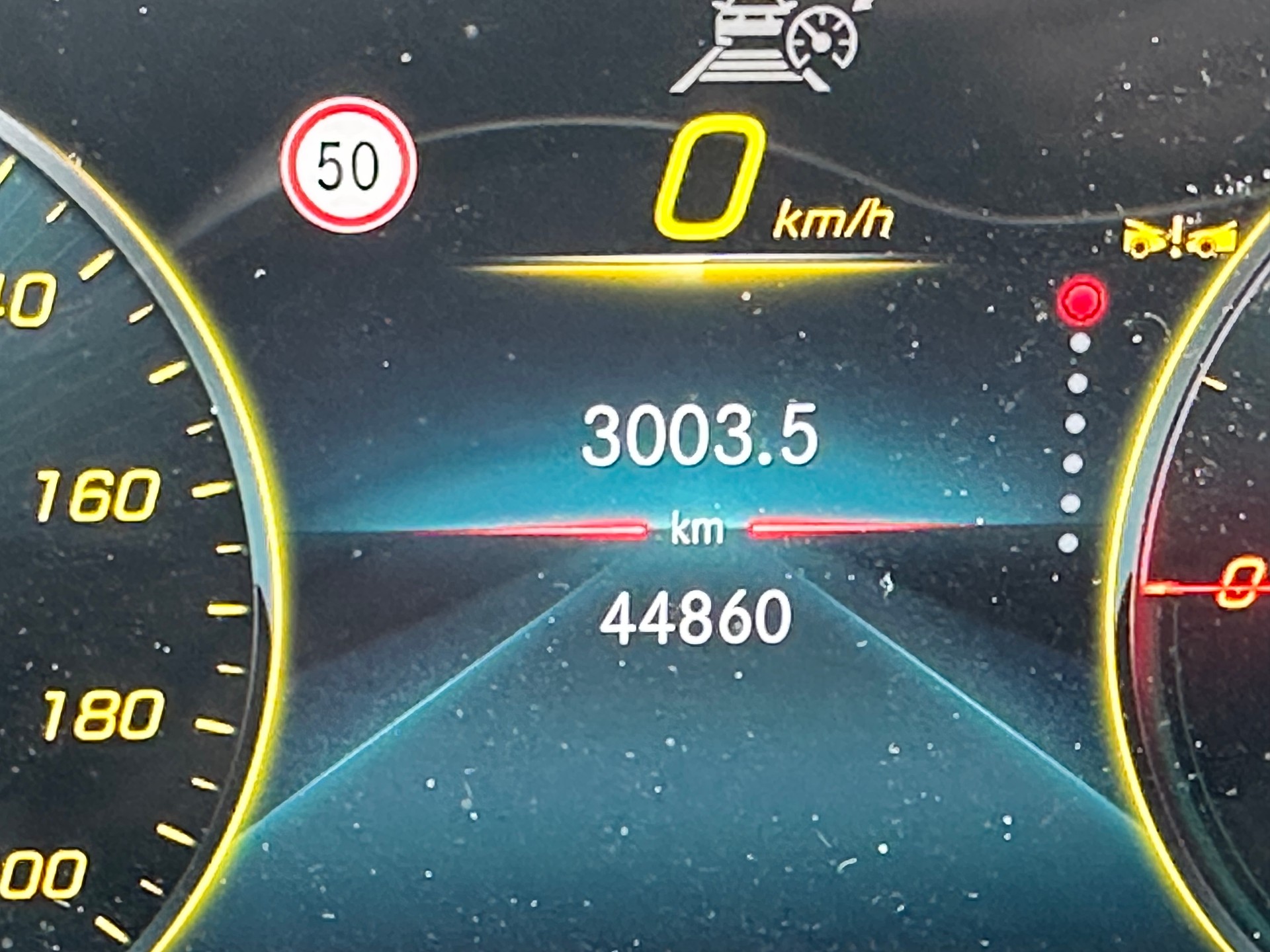 MERCEDES-BENZ EQA 350 Swiss Star AMG Line 4matic-image-16