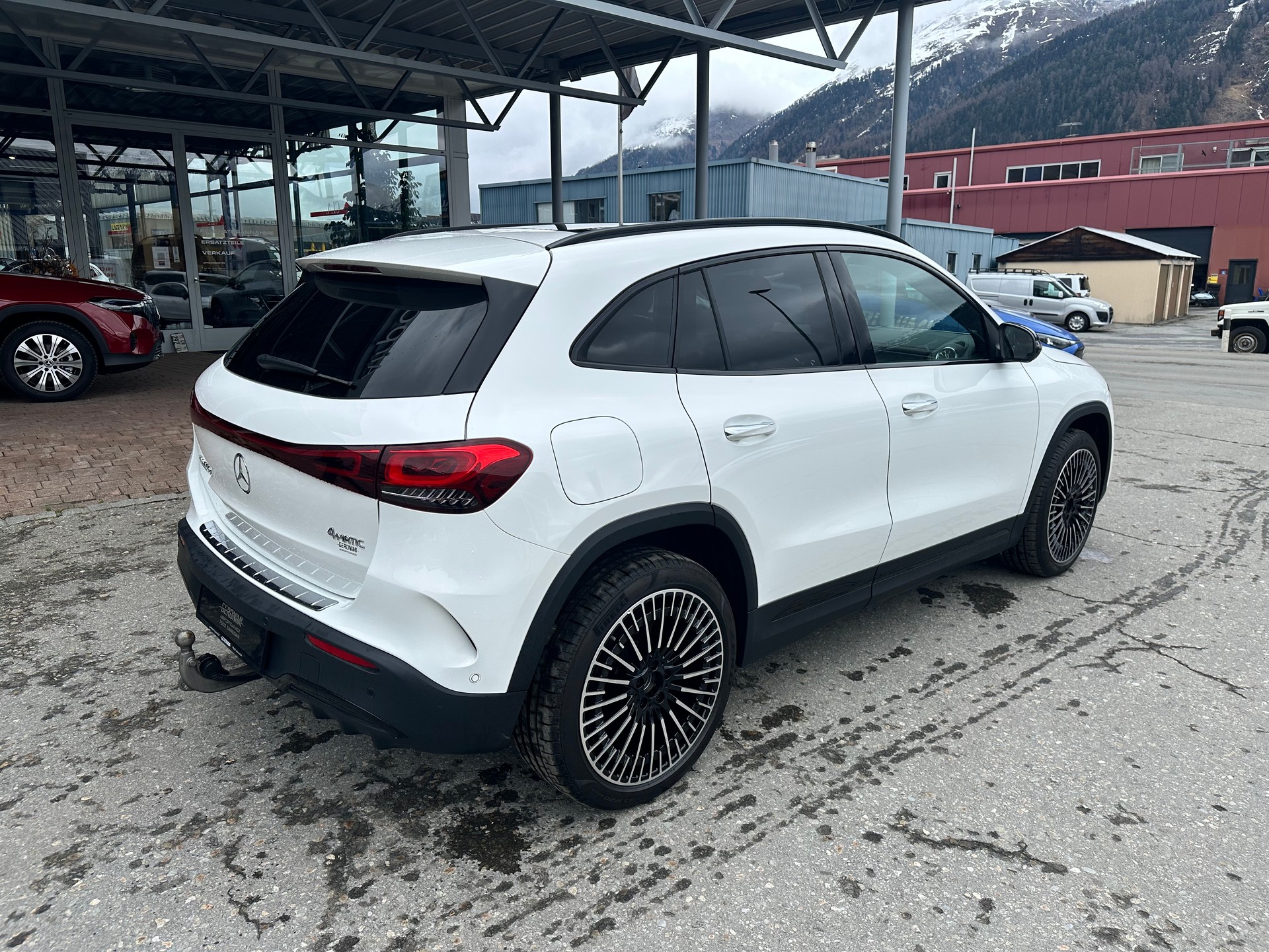 MERCEDES-BENZ EQA 350 Swiss Star AMG Line 4matic-image-9