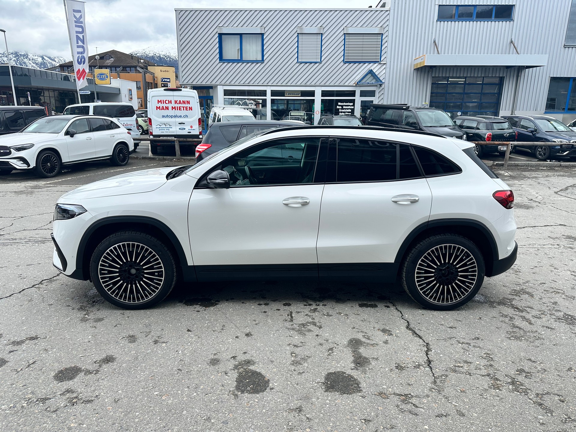 MERCEDES-BENZ EQA 350 Swiss Star AMG Line 4matic-image-6