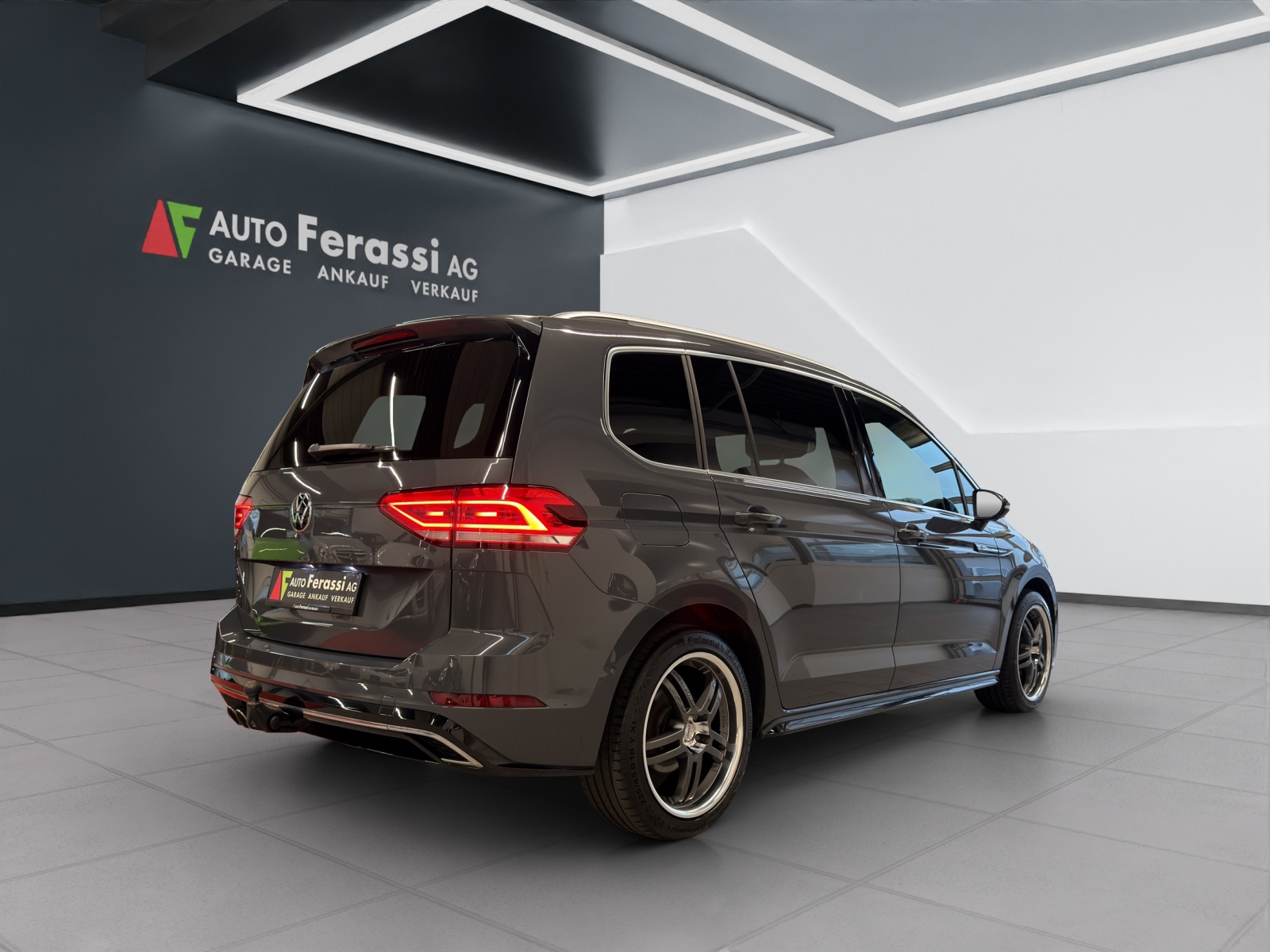 VW Touran 2.0 TDI BlueMotion Technology Highline R-Line DSG-image-5