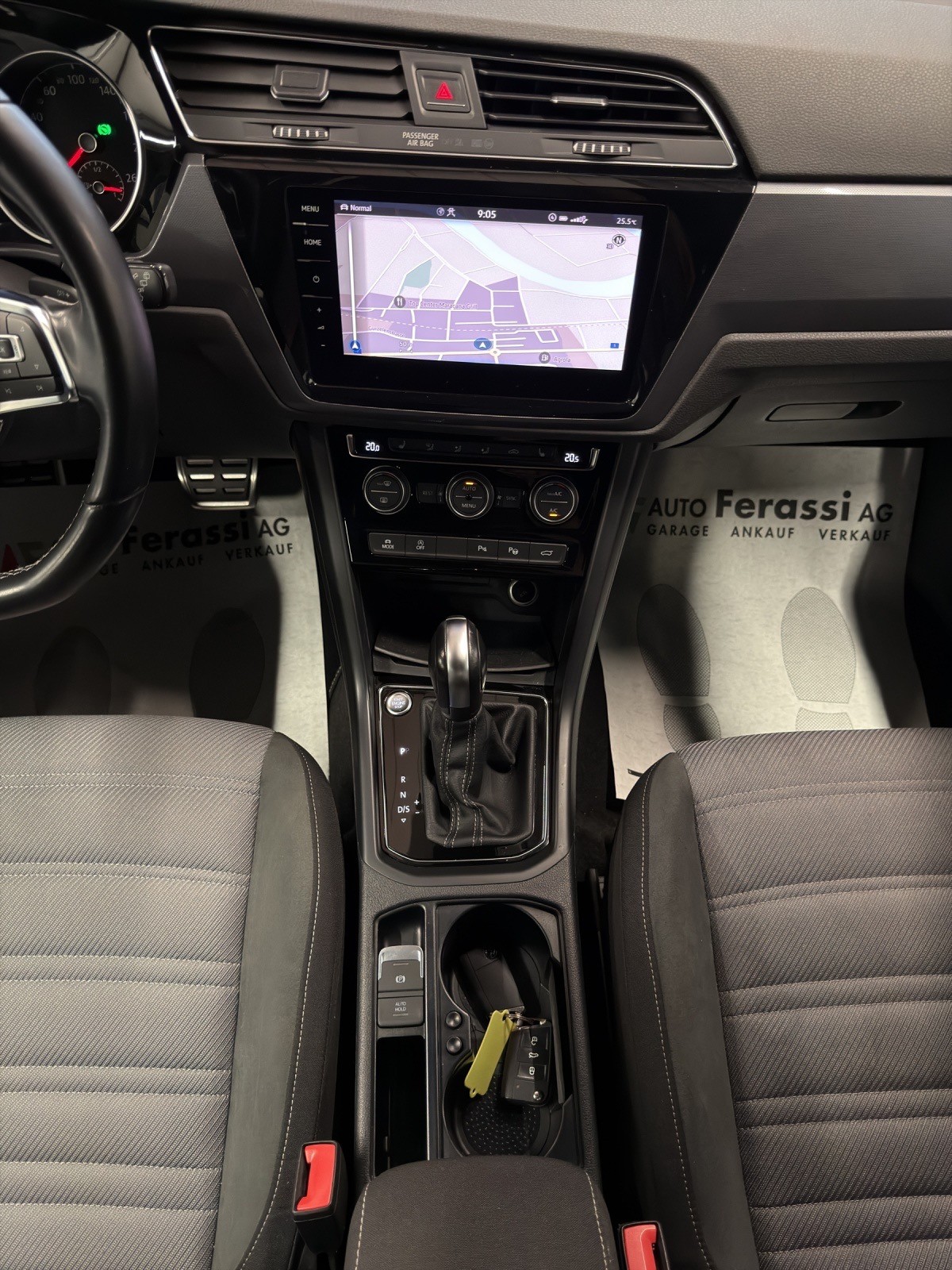 VW Touran 2.0 TDI BlueMotion Technology Highline R-Line DSG-image-18