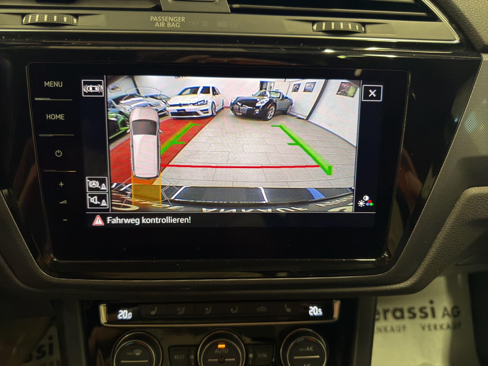 VW Touran 2.0 TDI BlueMotion Technology Highline R-Line DSG-image-21