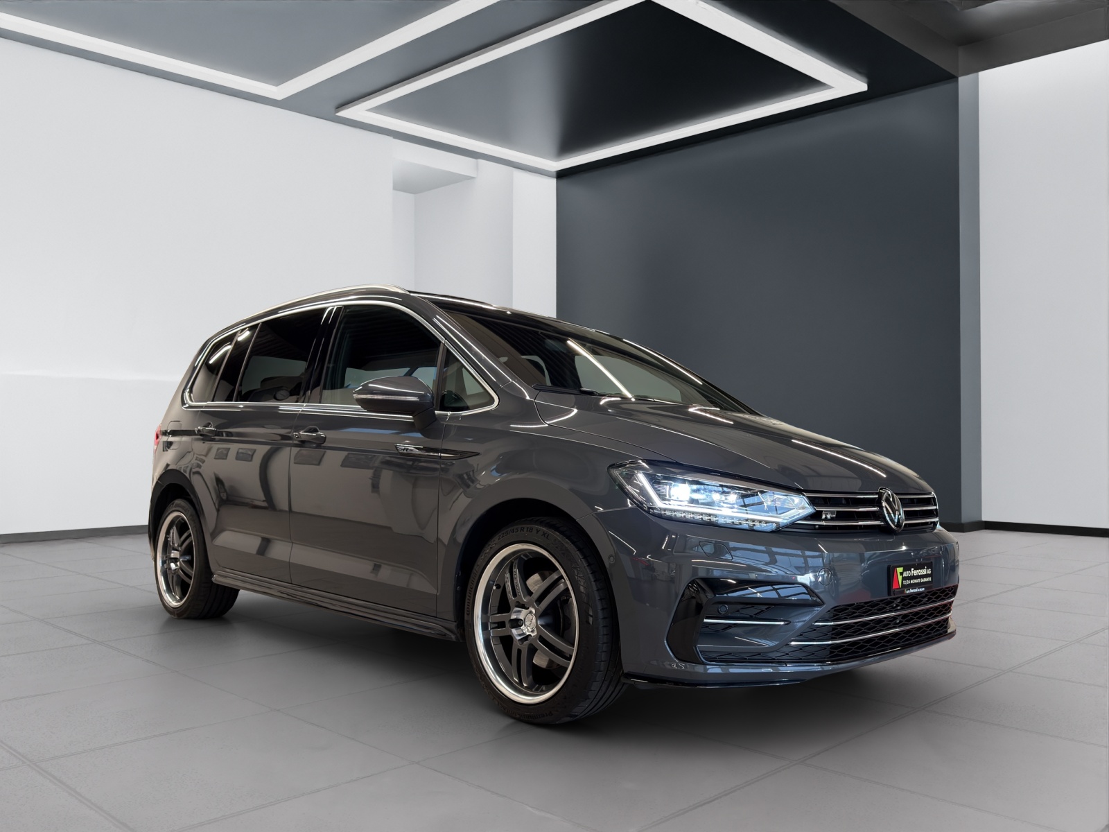 VW Touran 2.0 TDI BlueMotion Technology Highline R-Line DSG-image-6