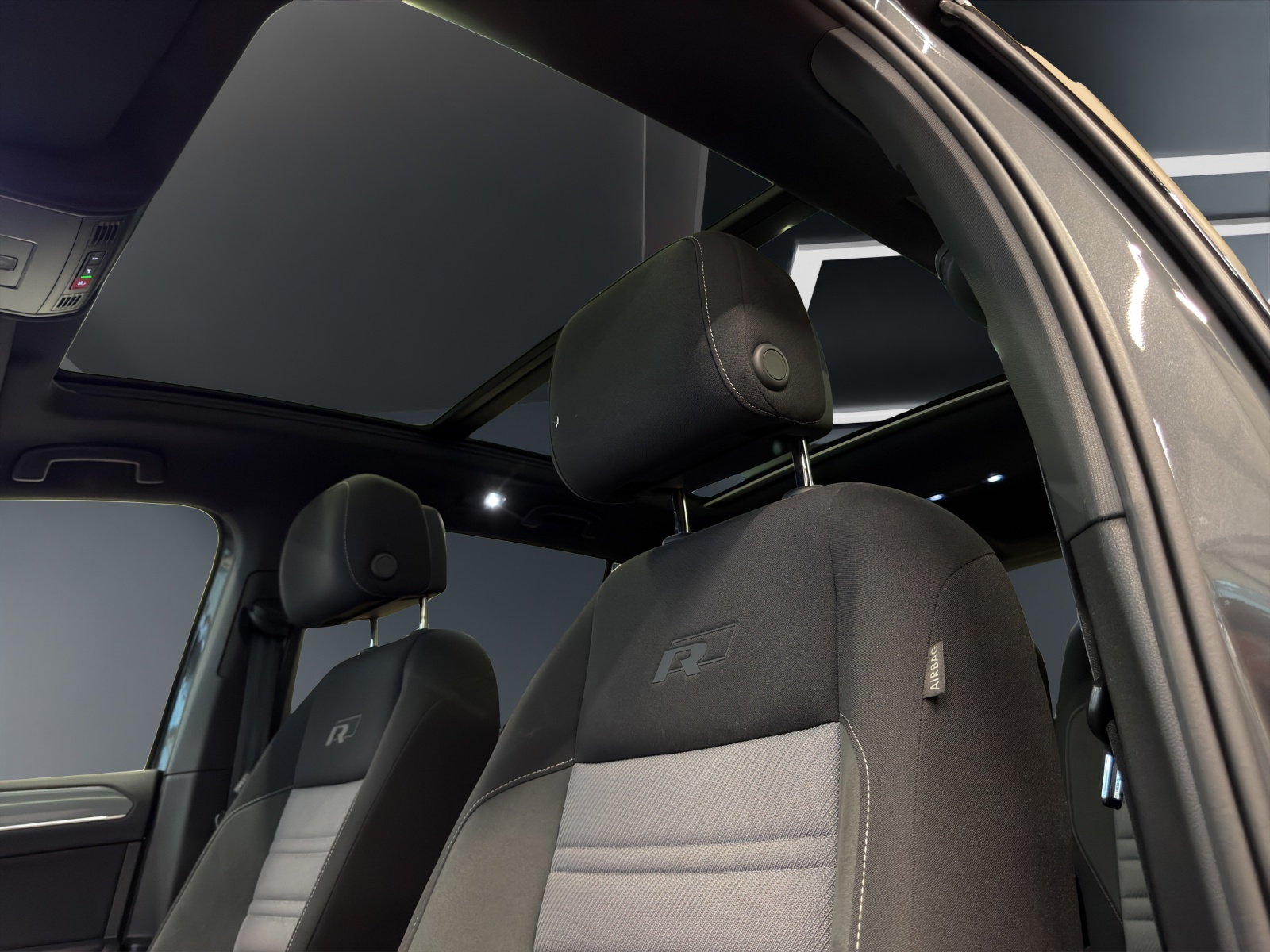 VW Touran 2.0 TDI BlueMotion Technology Highline R-Line DSG-image-17