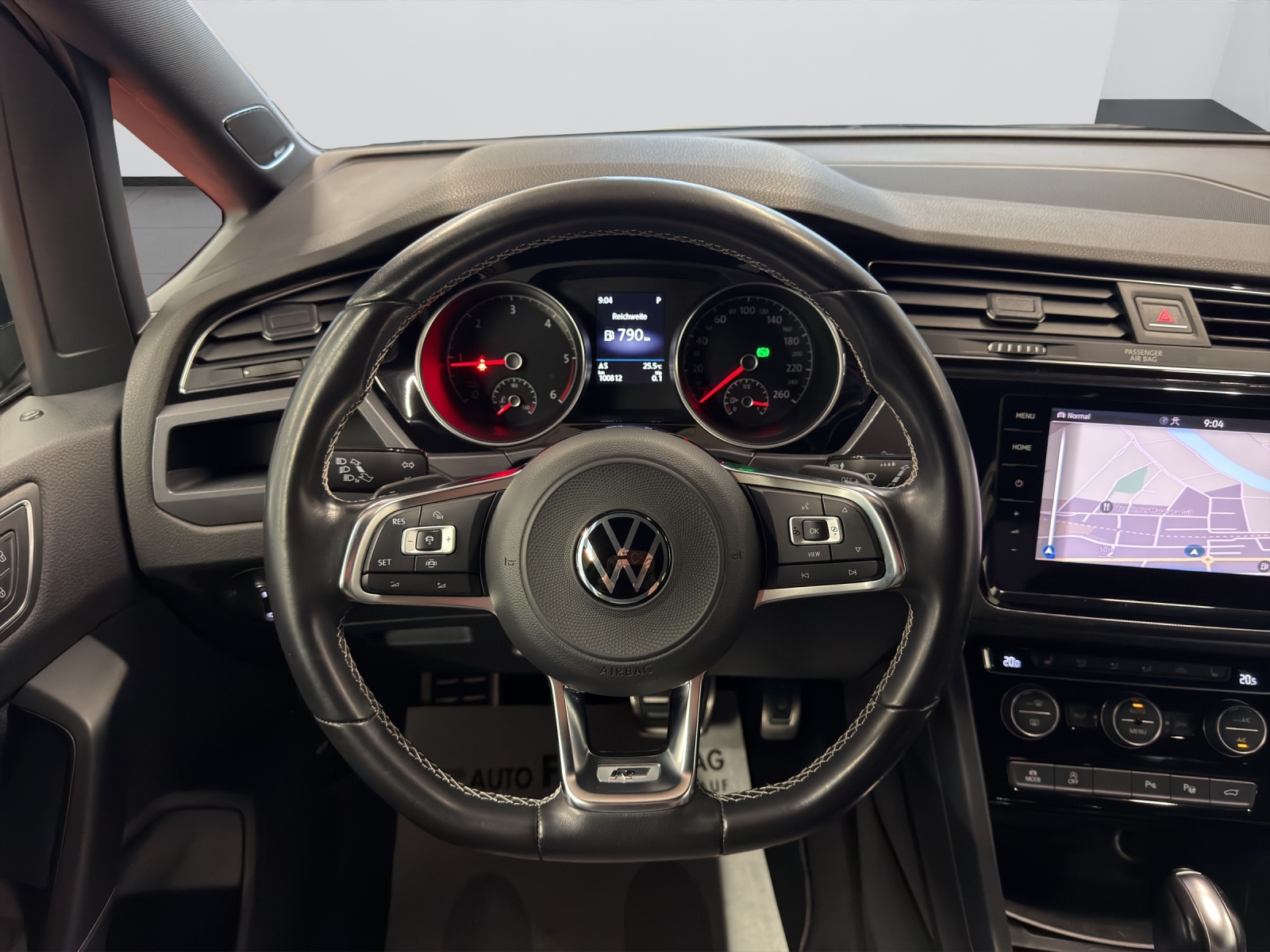 VW Touran 2.0 TDI BlueMotion Technology Highline R-Line DSG-image-14