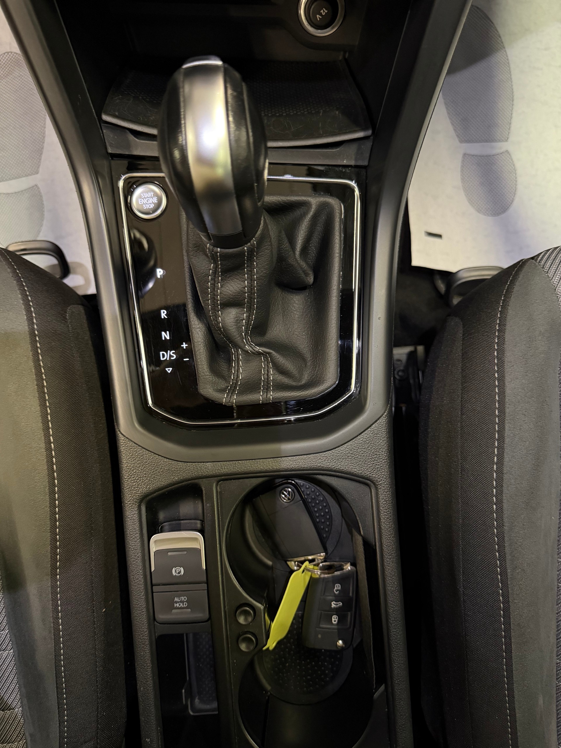 VW Touran 2.0 TDI BlueMotion Technology Highline R-Line DSG-image-24