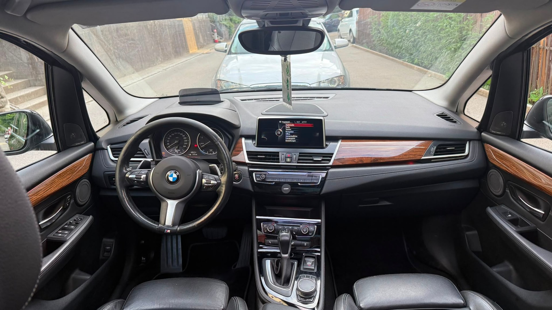 BMW 220d xDrive-image-5