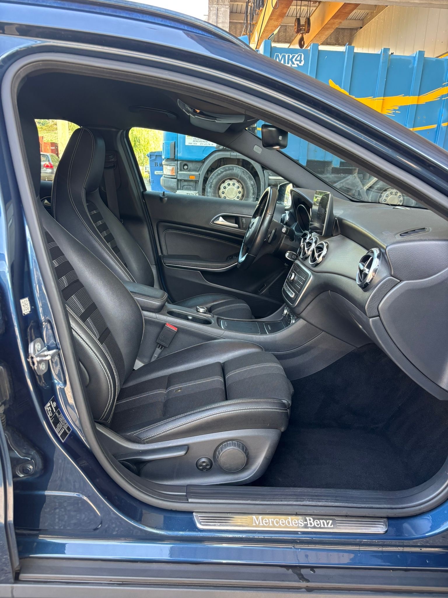 MERCEDES-BENZ GLA 200 Urban 7G-DCT-image-8