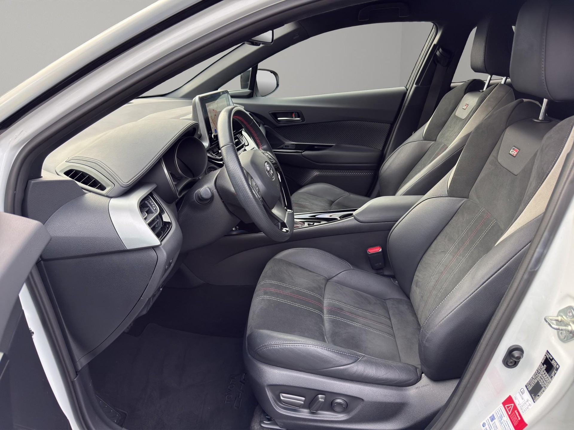 TOYOTA C-HR 2.0 VVTi HSD GR Sport-image-1