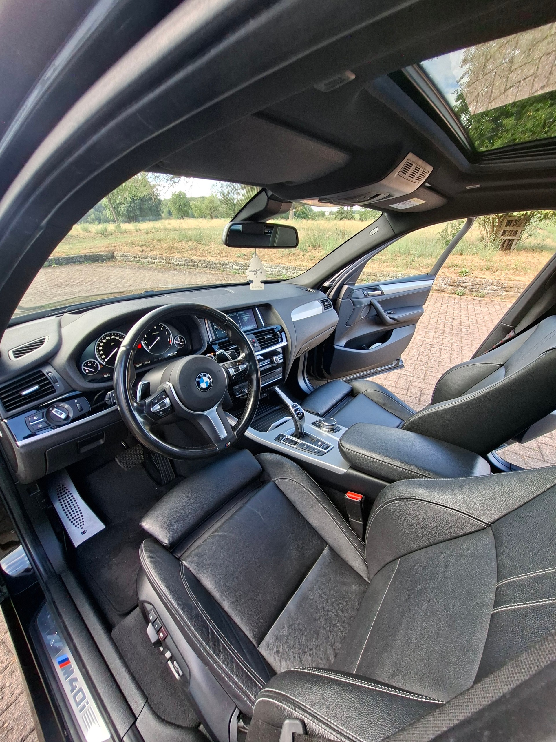 BMW M40i-image-4