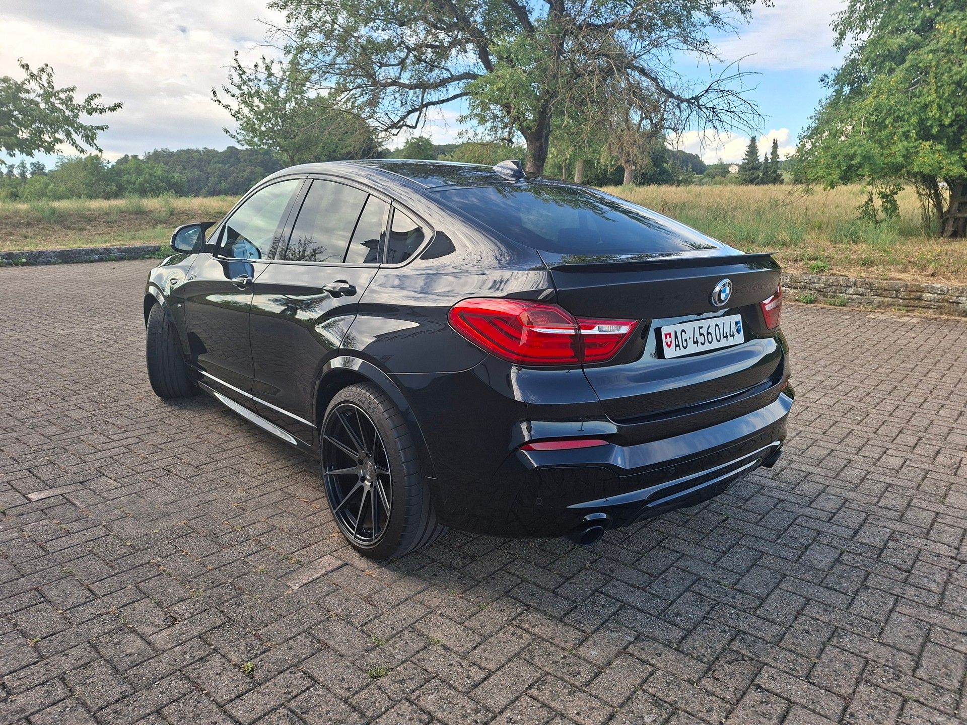 BMW M40i-image-2