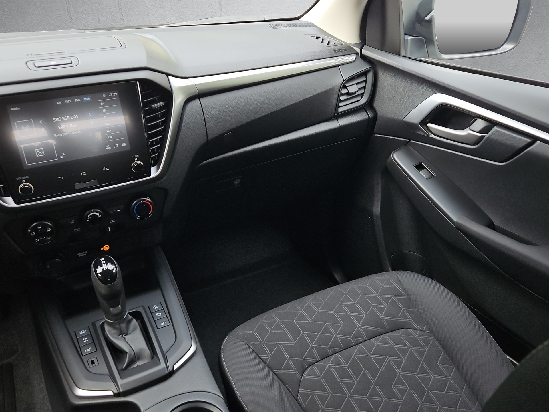 ISUZU D-MAX 1.9 CrewCab N60BB+ 4x4 - Alu-Brücke-image-14