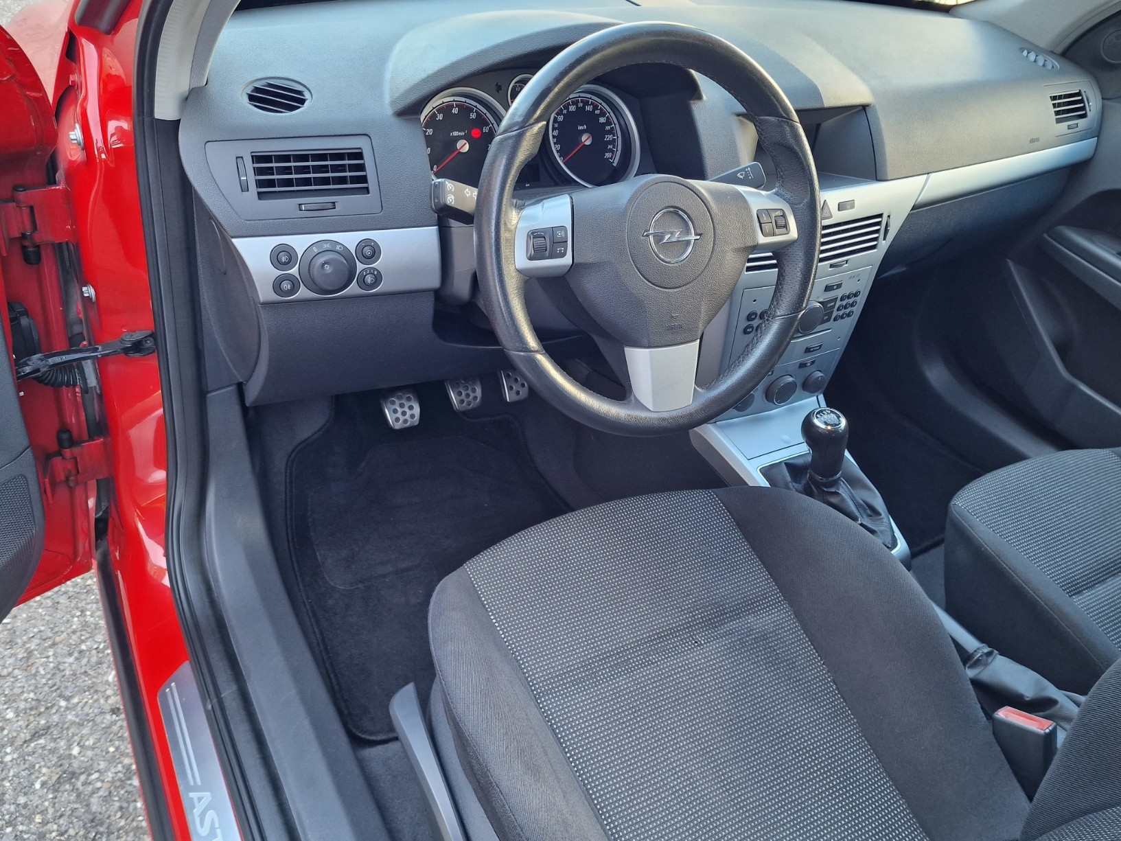 OPEL Astra 1.6i 16V Turbo Sport-image-9