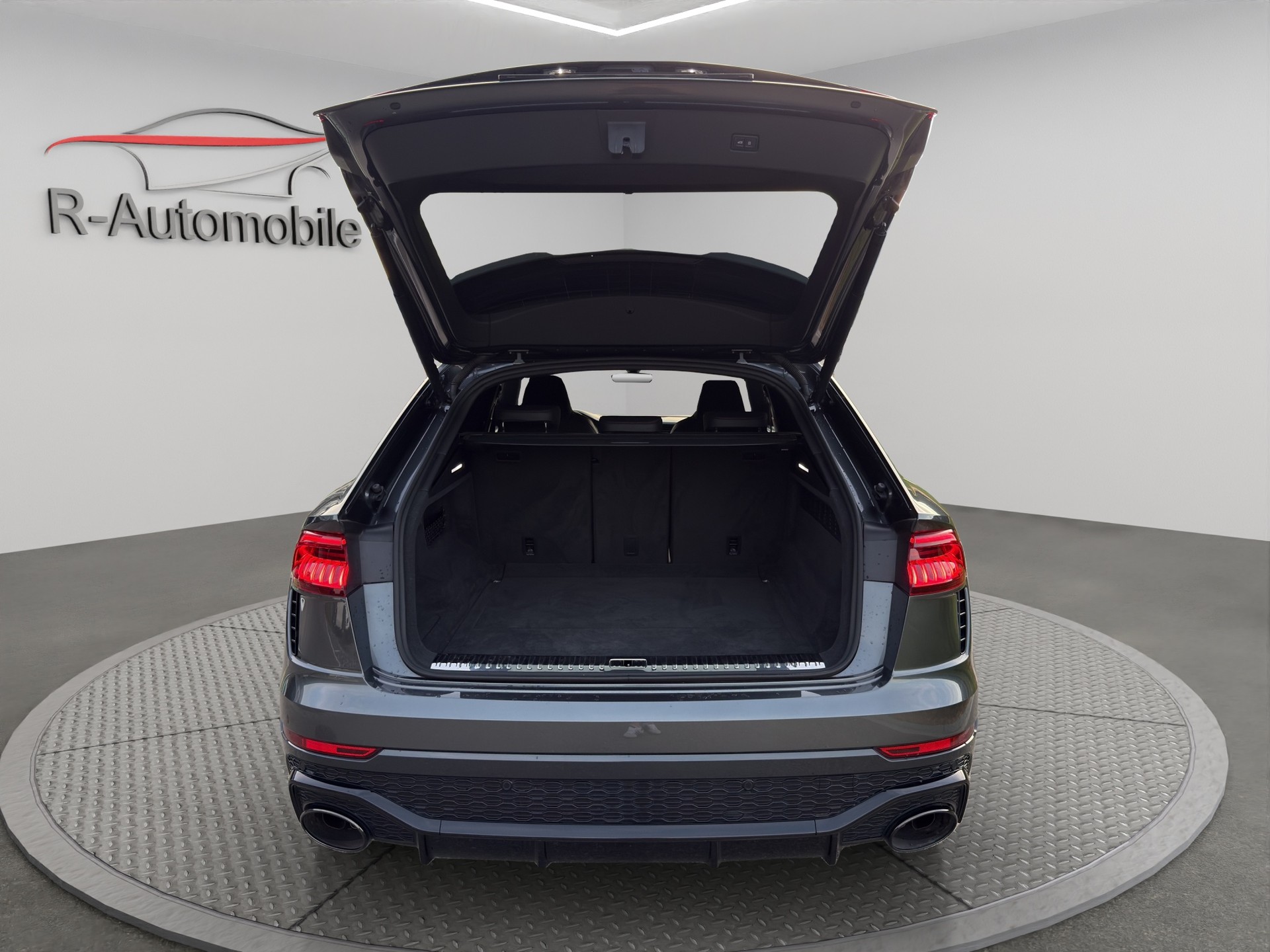 AUDI RSQ8 Quattro Tiptronic-image-14