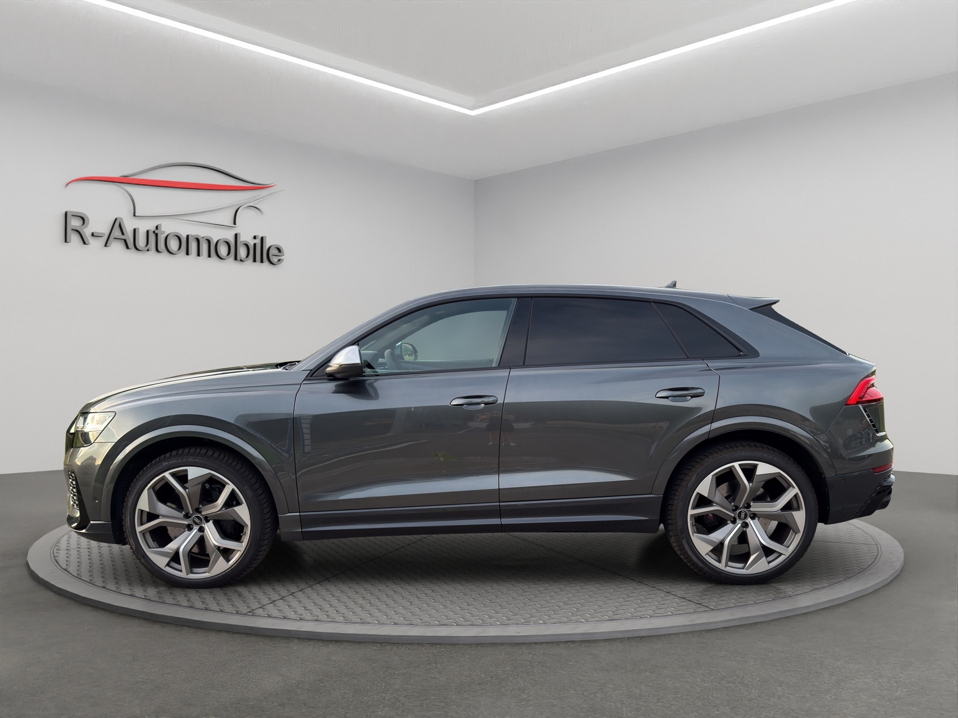 AUDI RSQ8 Quattro Tiptronic-image-1