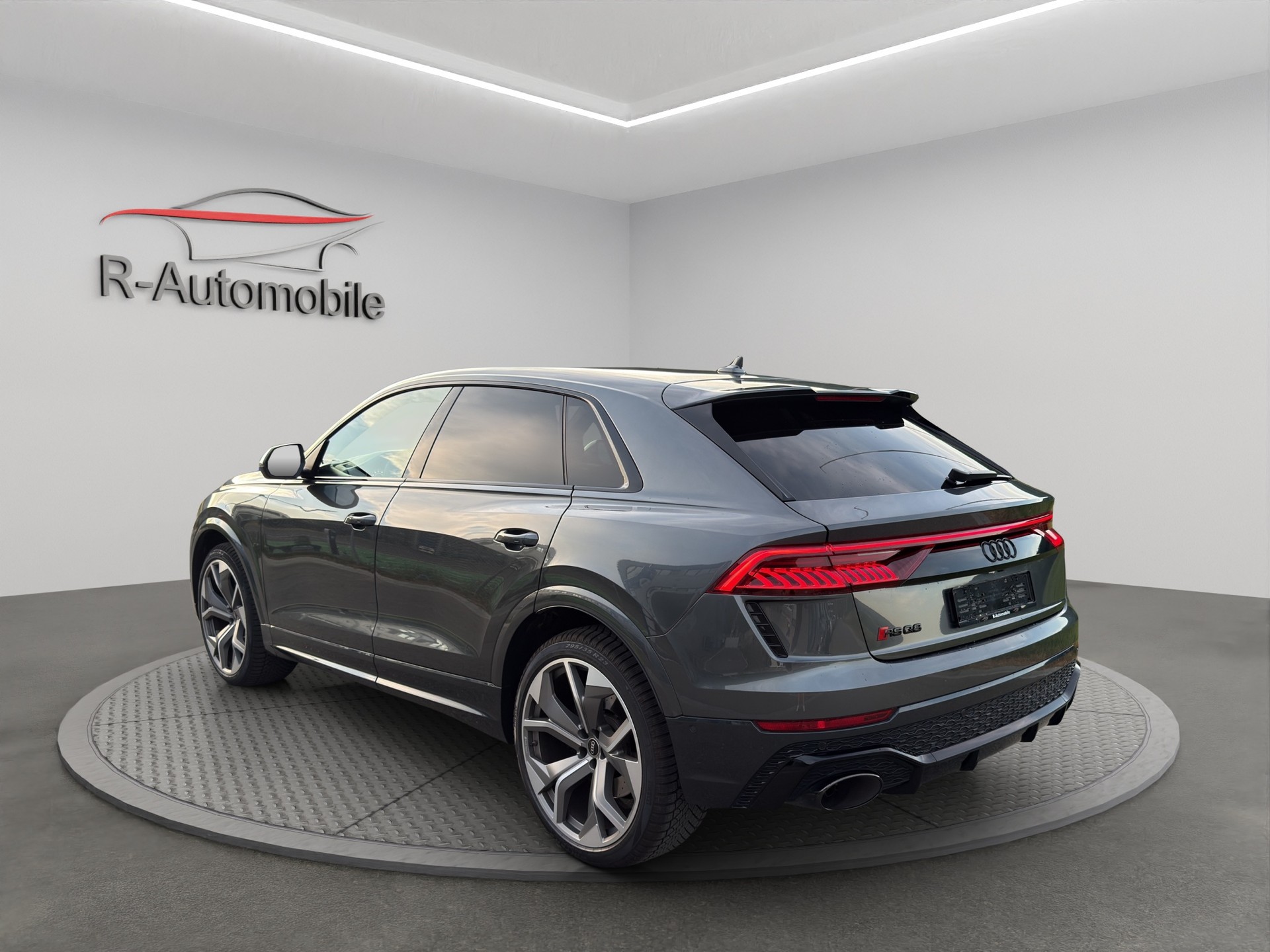 AUDI RSQ8 Quattro Tiptronic-image-2