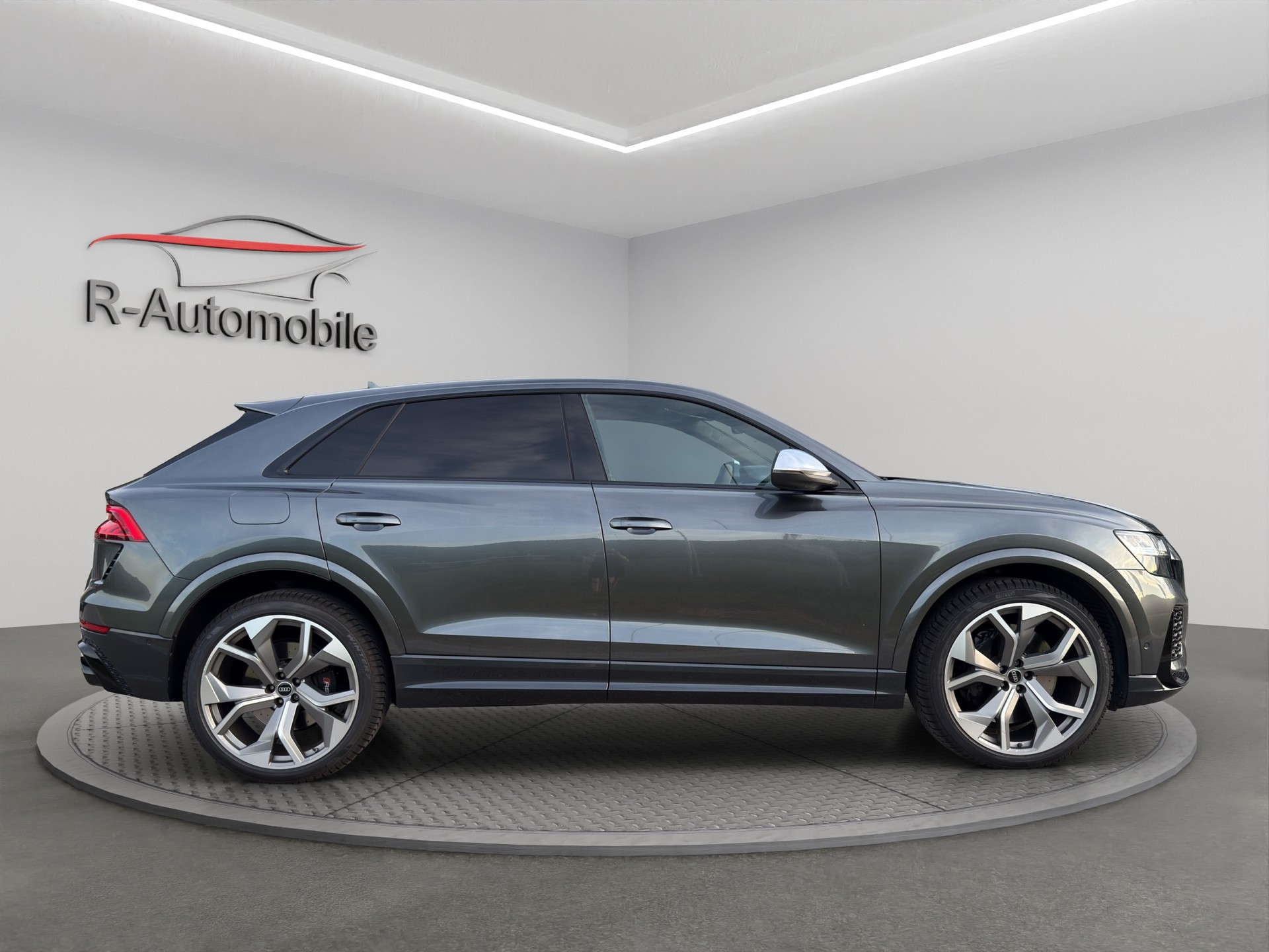 AUDI RSQ8 Quattro Tiptronic-image-5