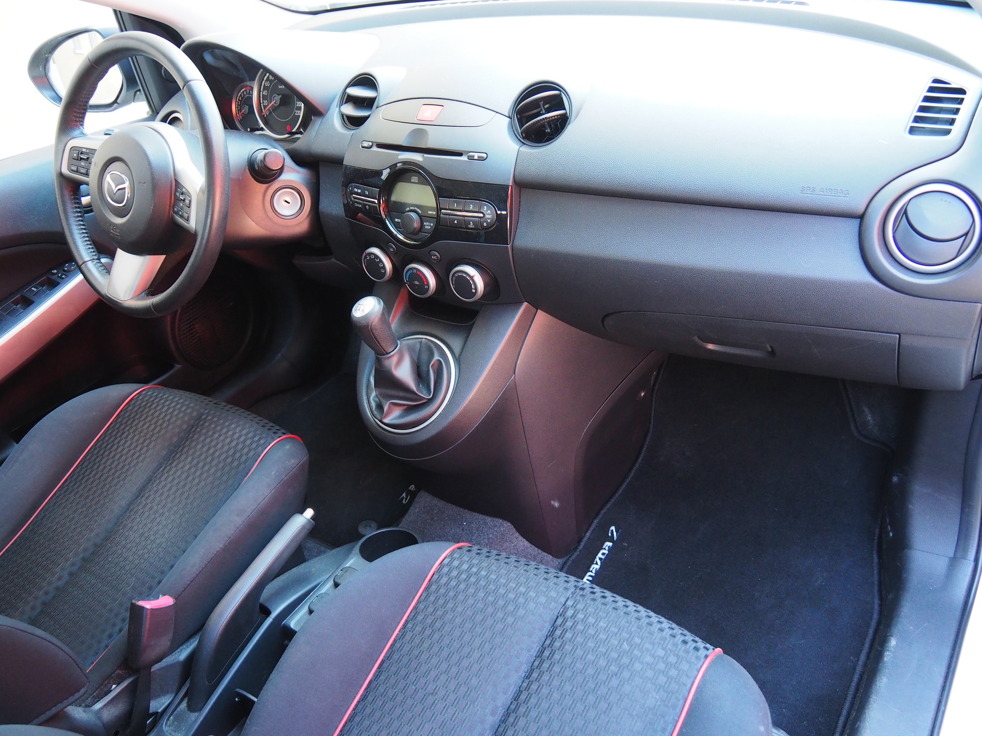 MAZDA 2 1.5i 16V Sport-image-12