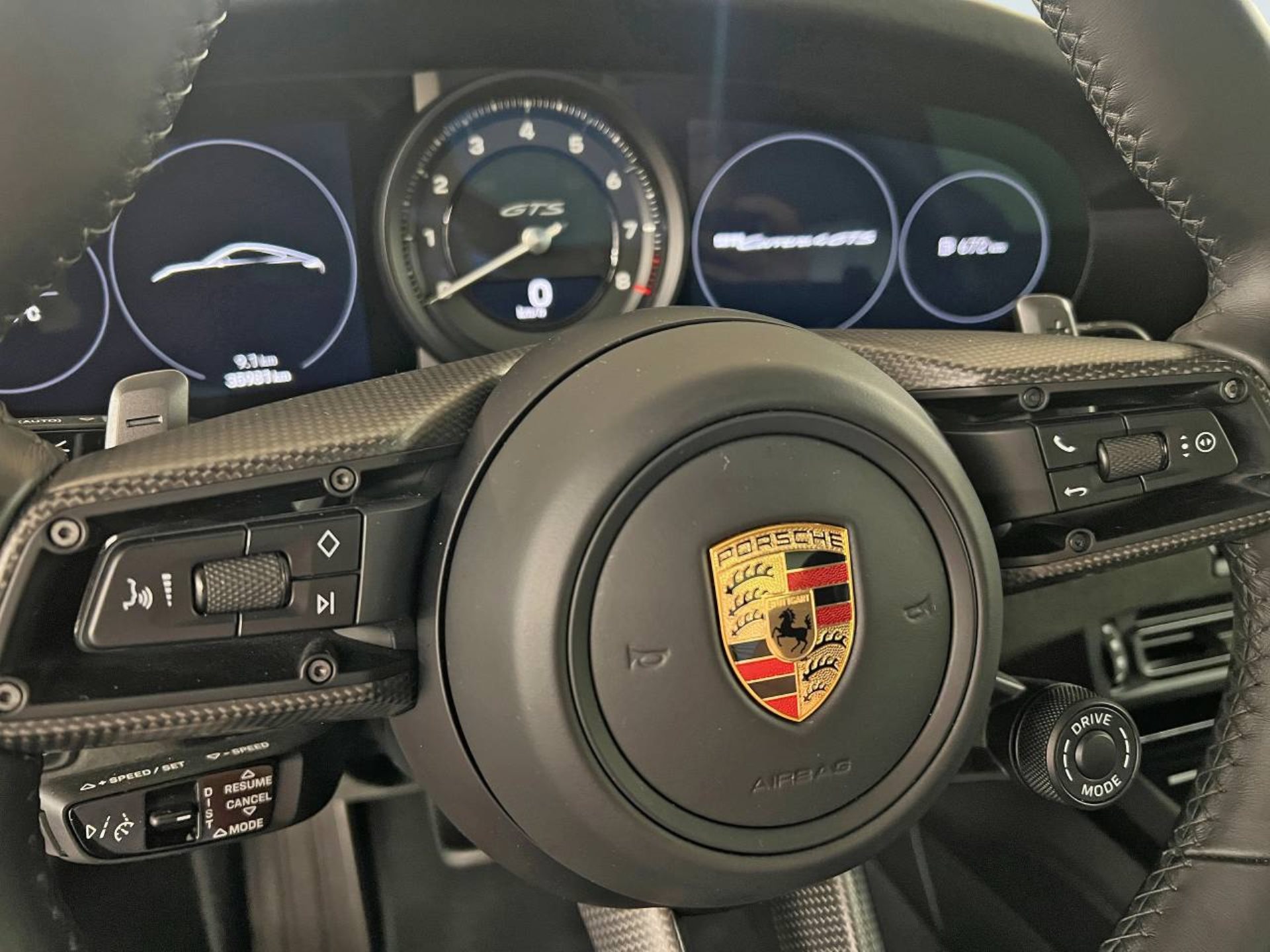 PORSCHE 911 Carrera 4 GTS-image-15