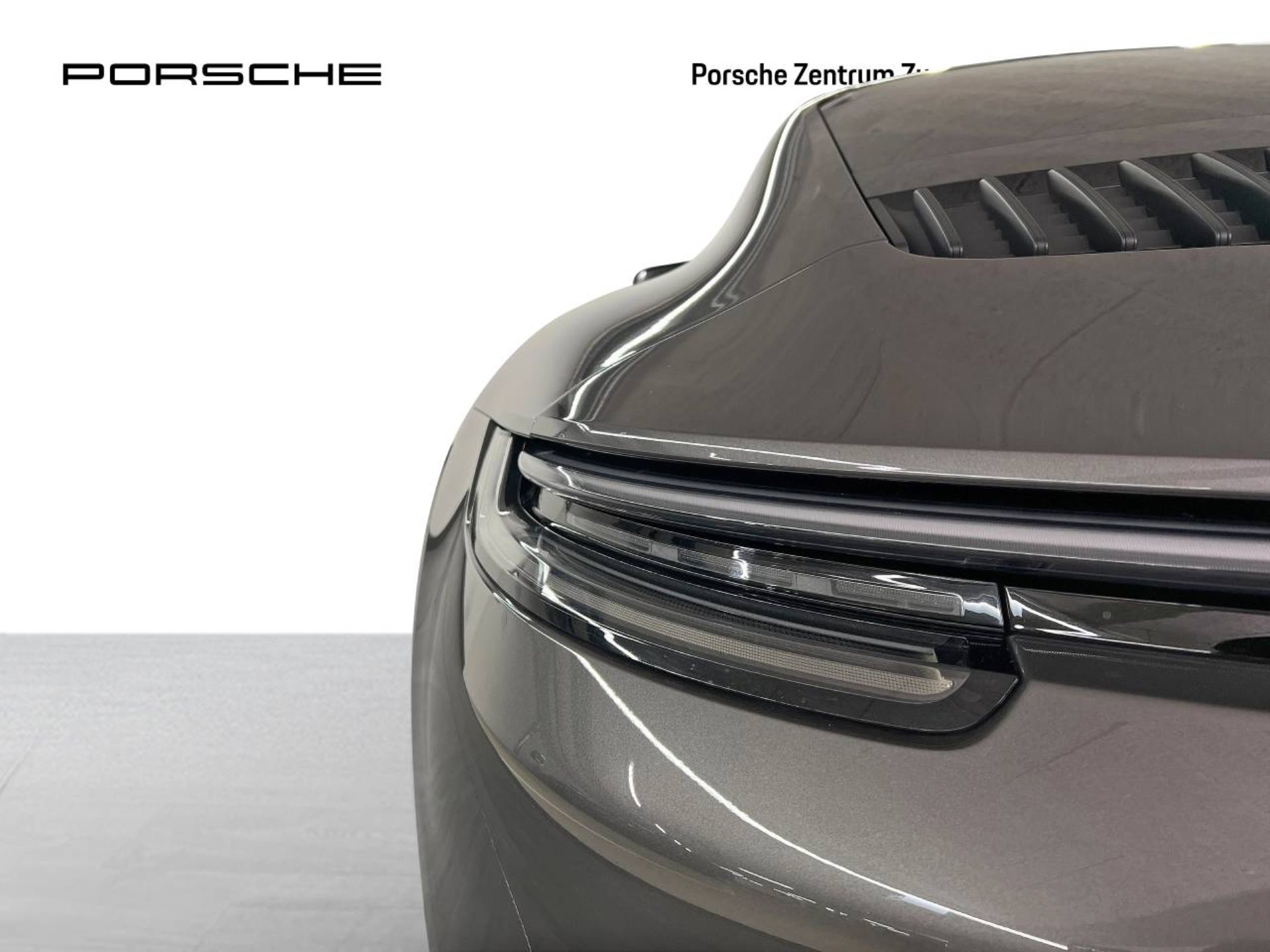 PORSCHE 911 Carrera 4 GTS-image-12