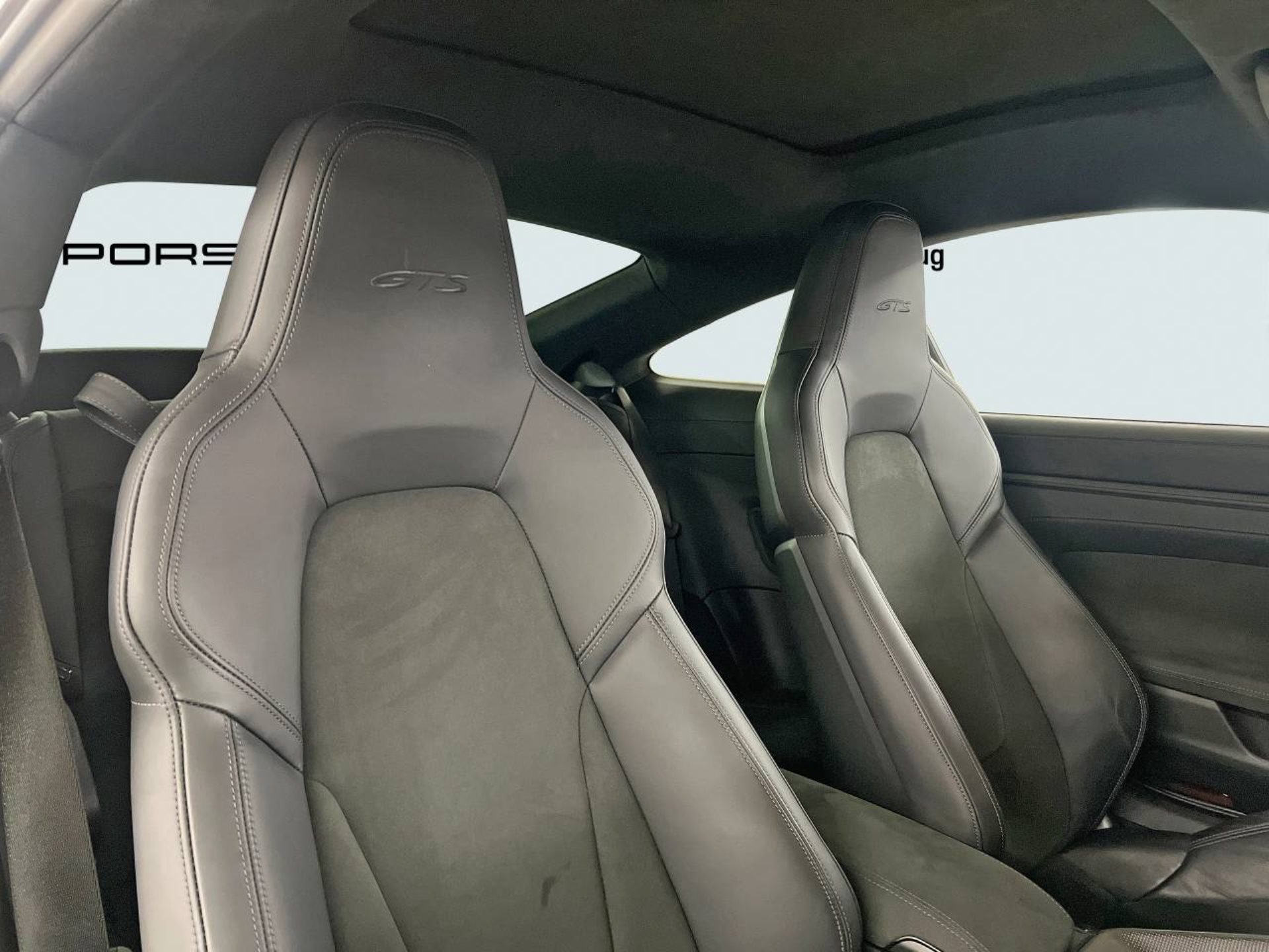 PORSCHE 911 Carrera 4 GTS-image-19