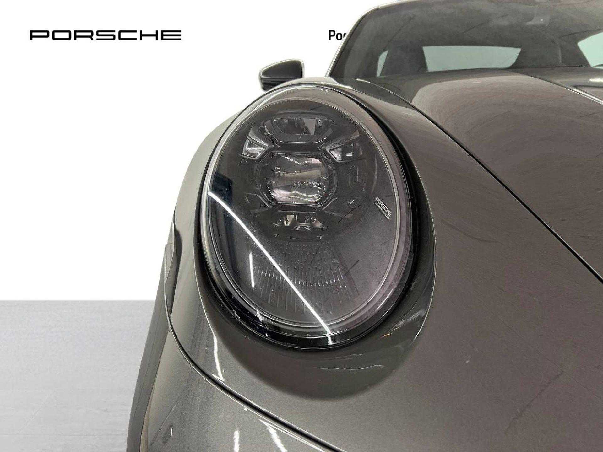 PORSCHE 911 Carrera 4 GTS-image-11