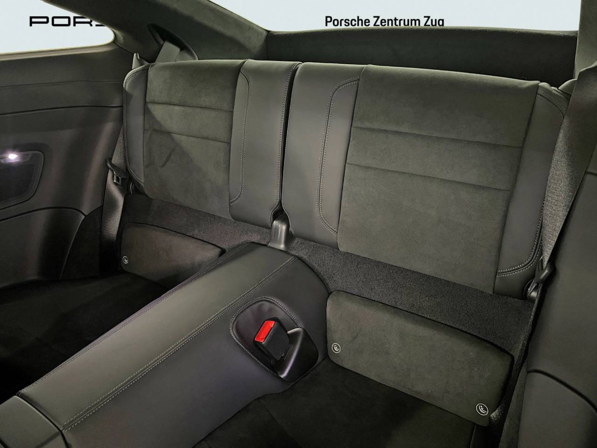 PORSCHE 911 Carrera 4 GTS-image-23