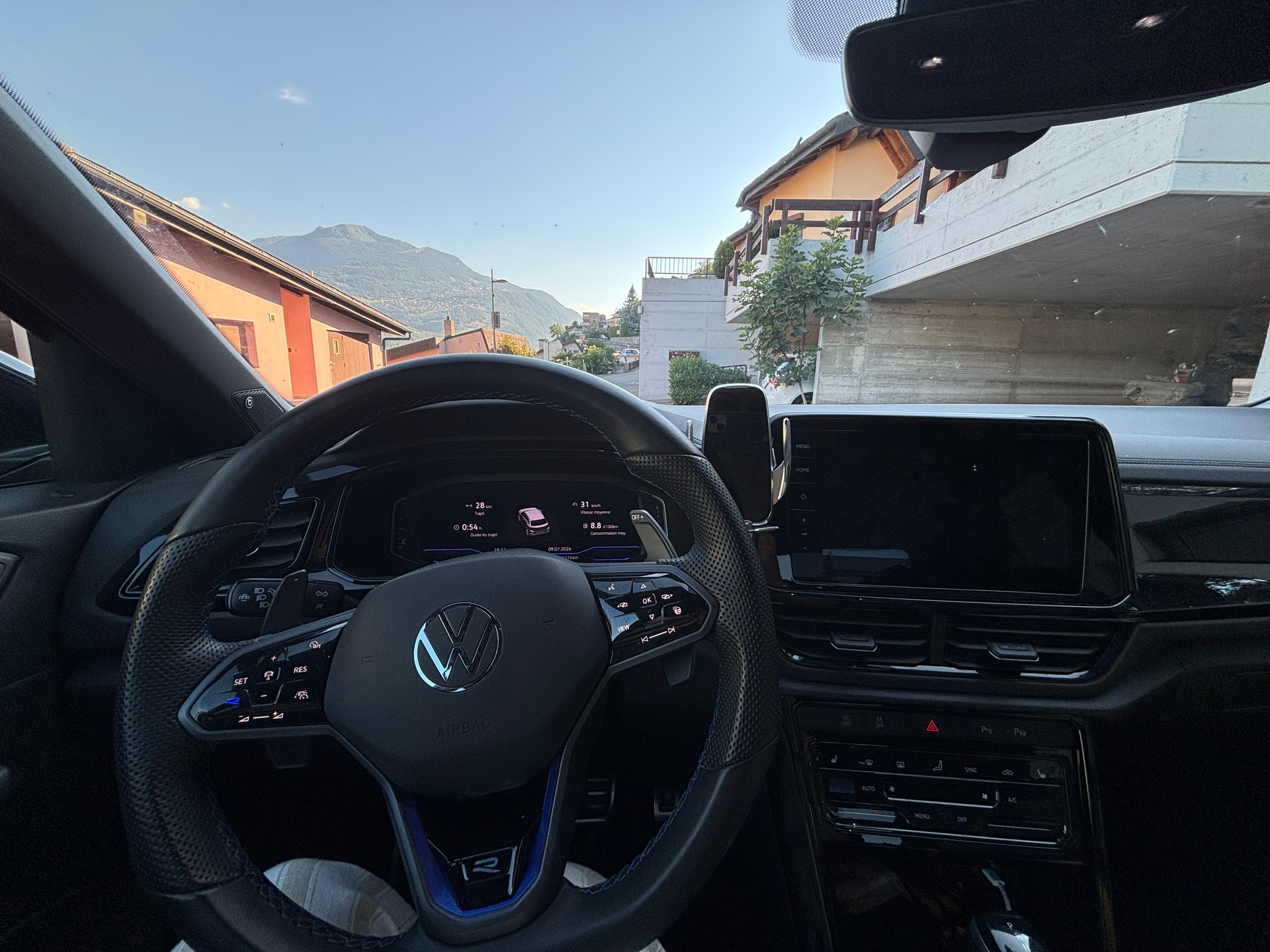 VW 2.0 TSI R DSG 4motion-image-1