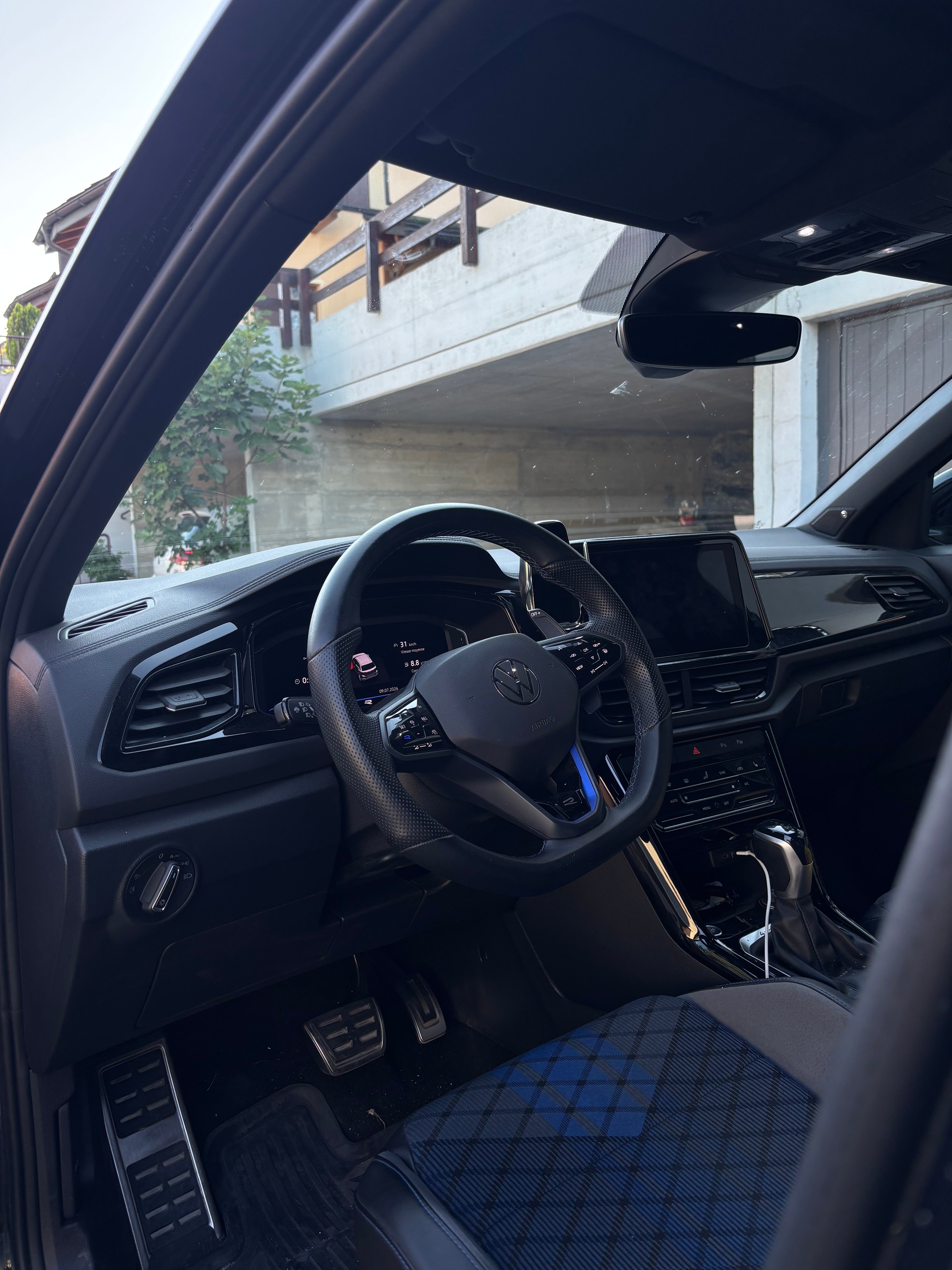 VW 2.0 TSI R DSG 4motion-image-5