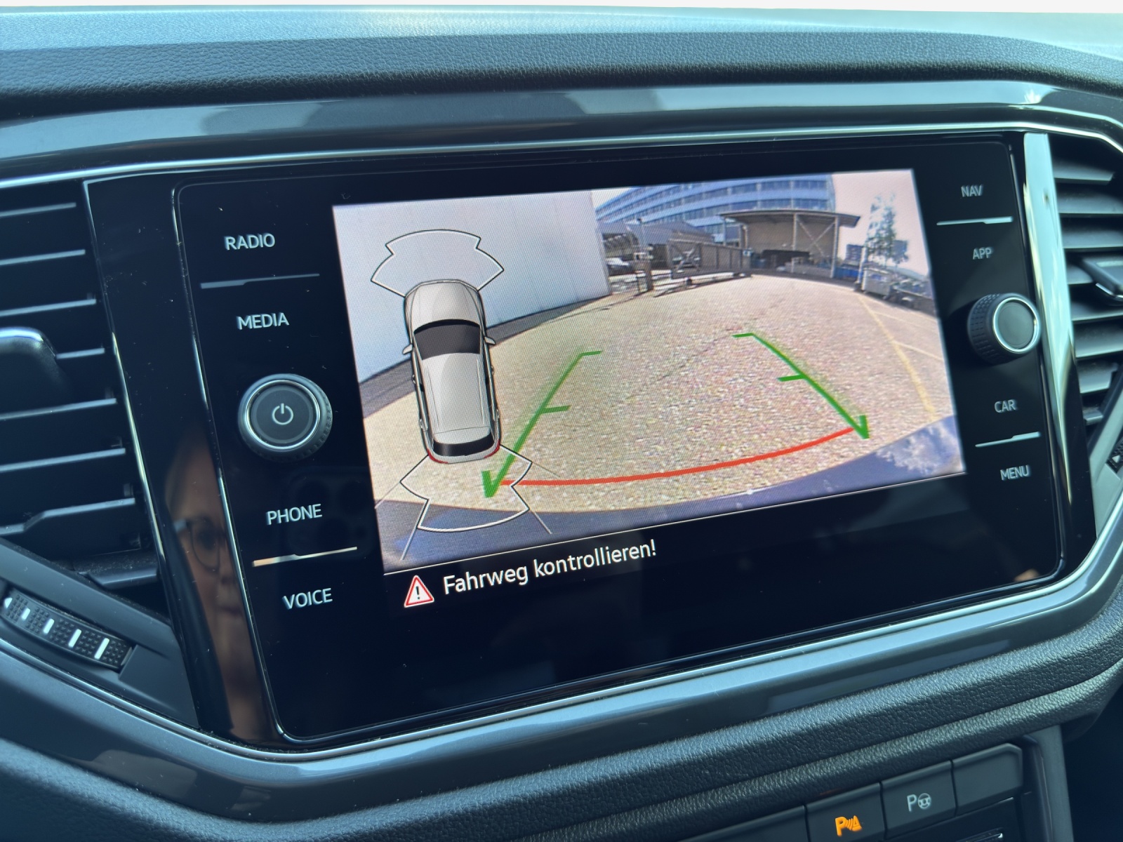 VW T-Roc 2.0 TDI SCR Sport DSG 4Motion-image-4